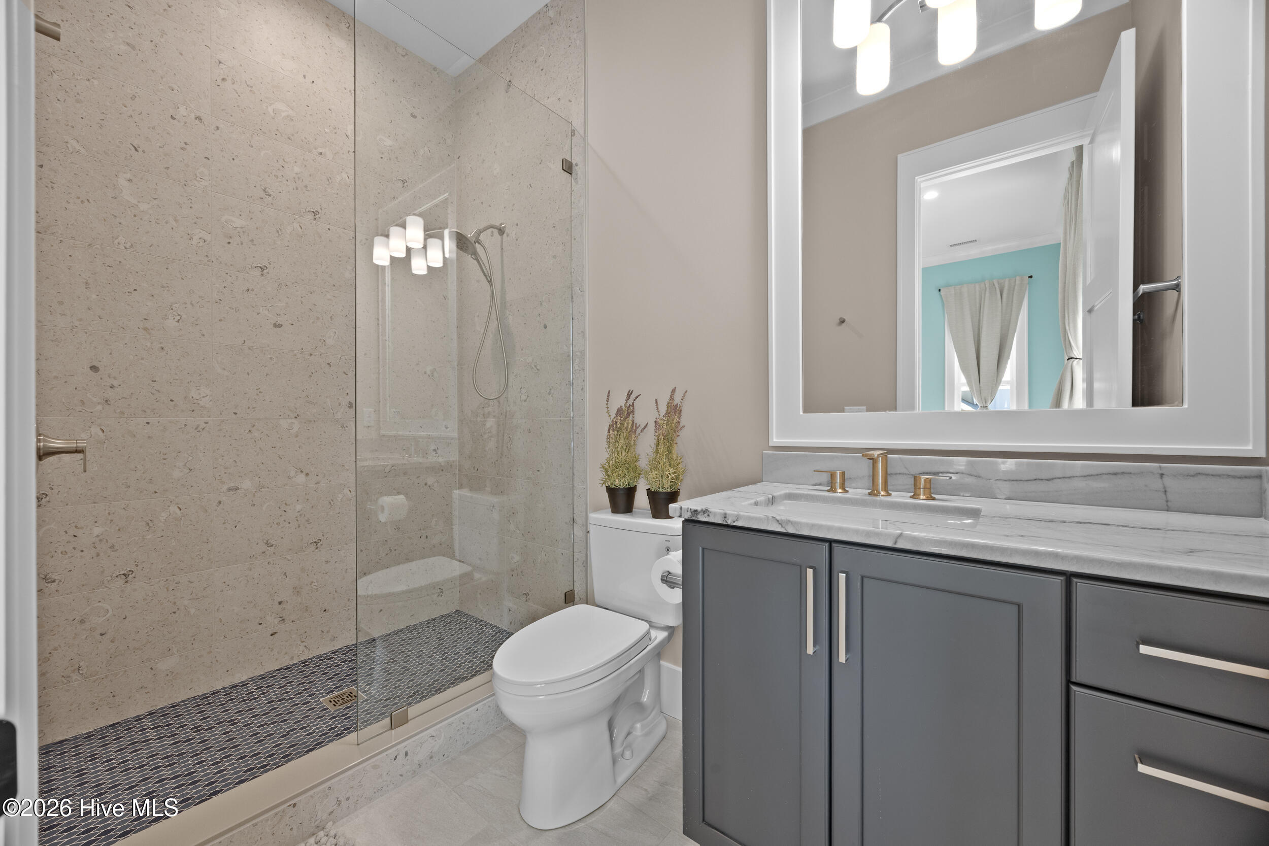 100553352 | Photo 48