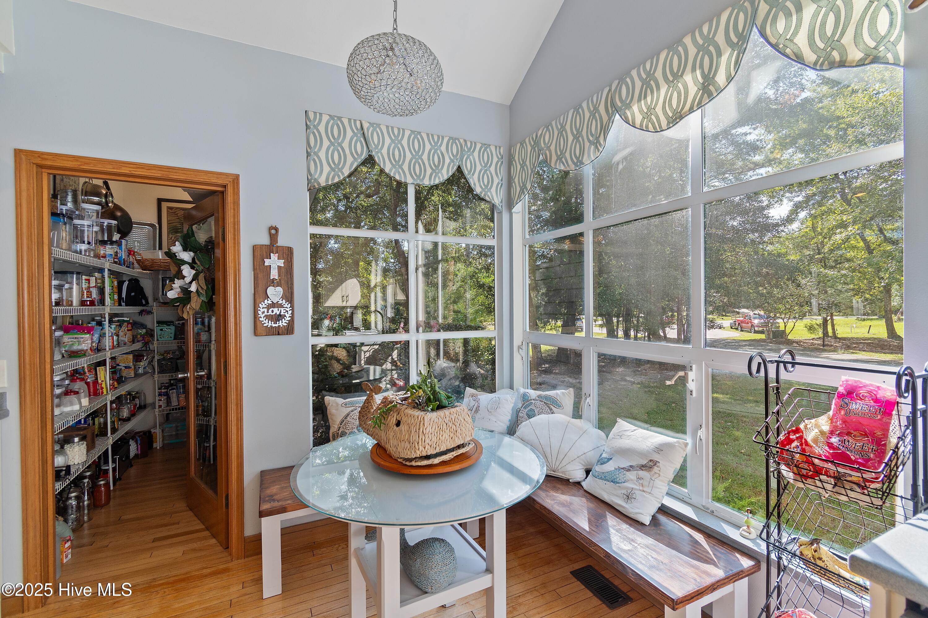 100535274 | Photo 16