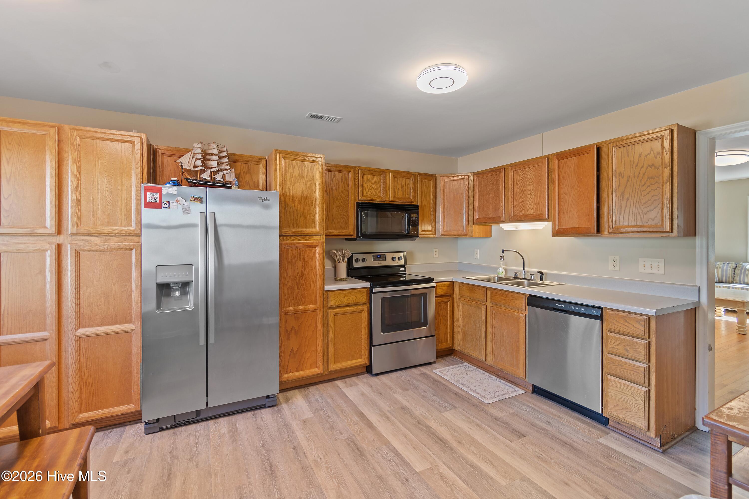 100569880 | Photo 14