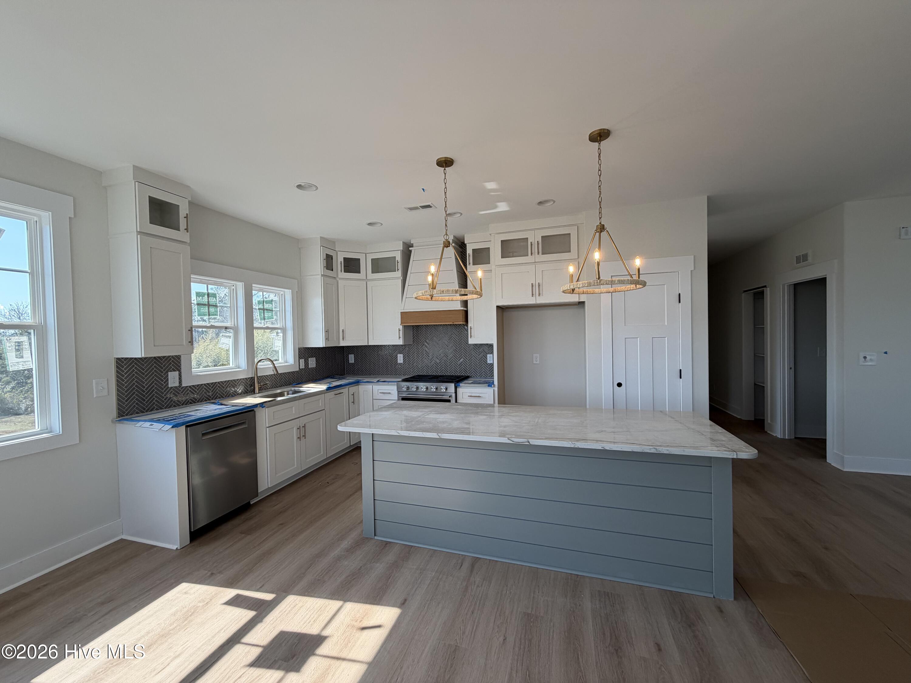 100559607 | Photo 20