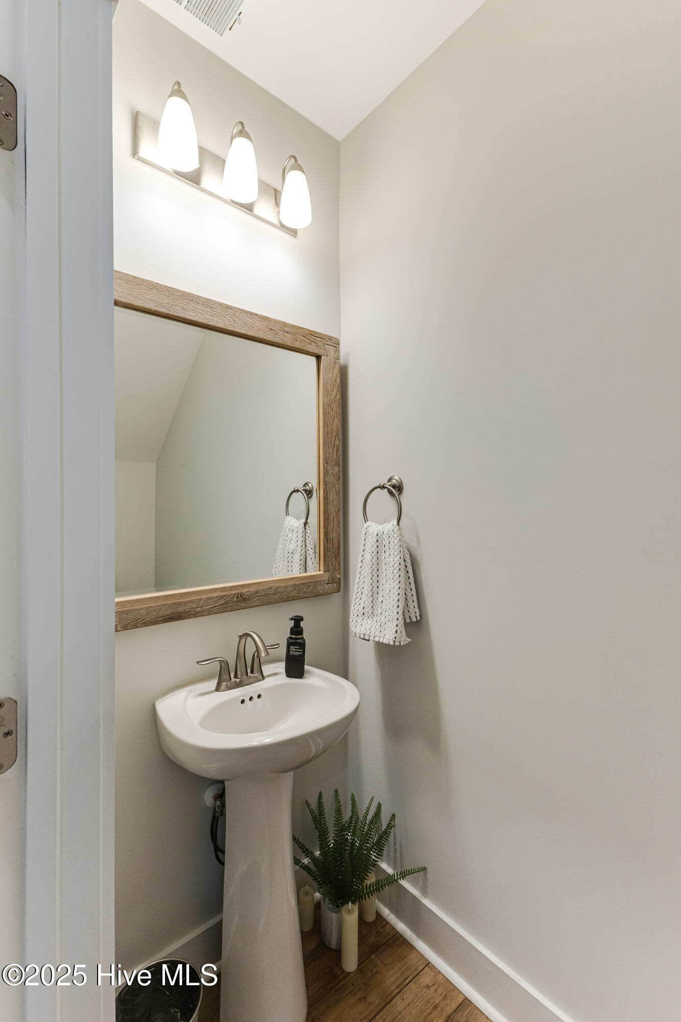 100514255 | Photo 20