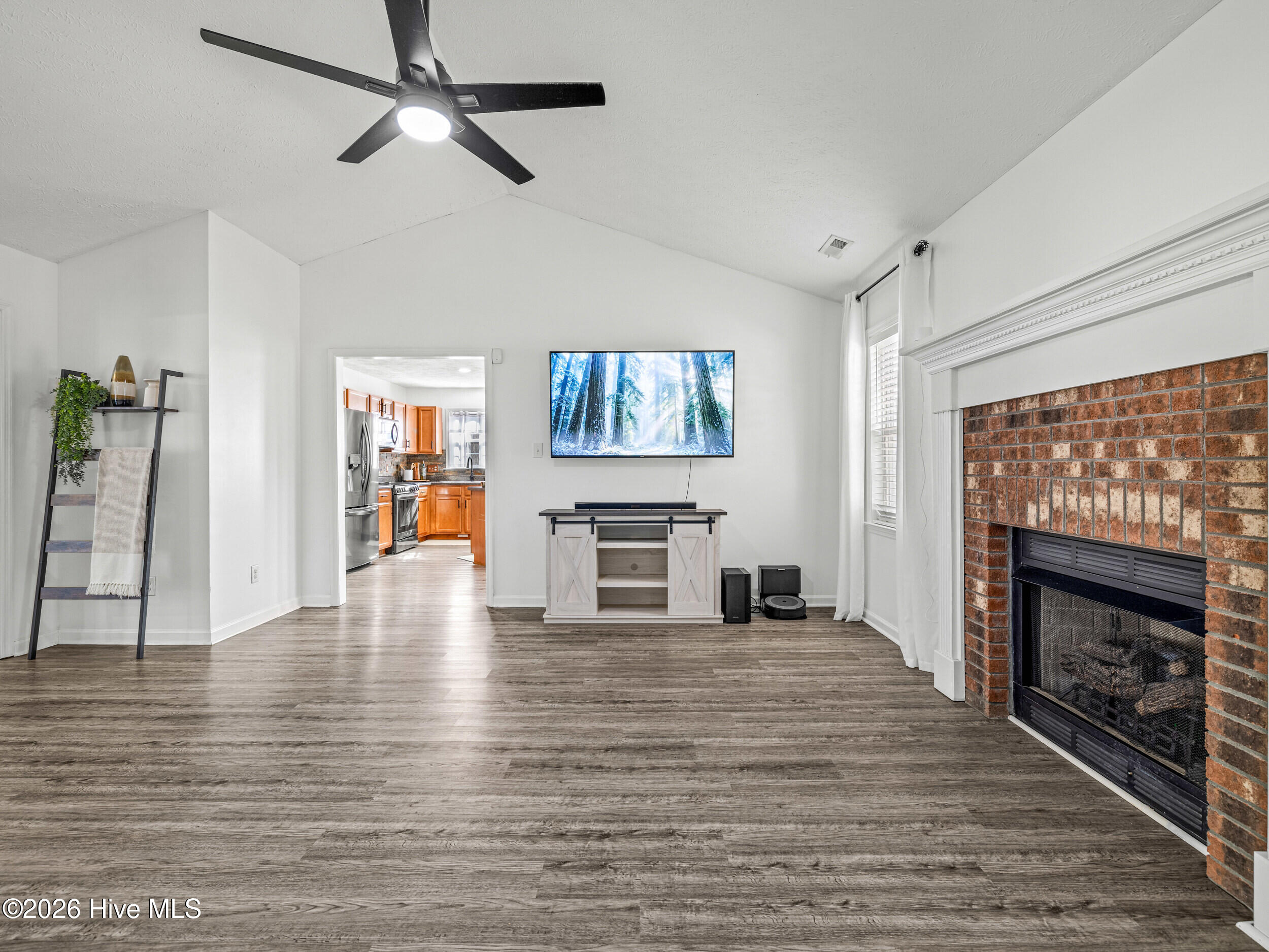 100554161 | Photo 12