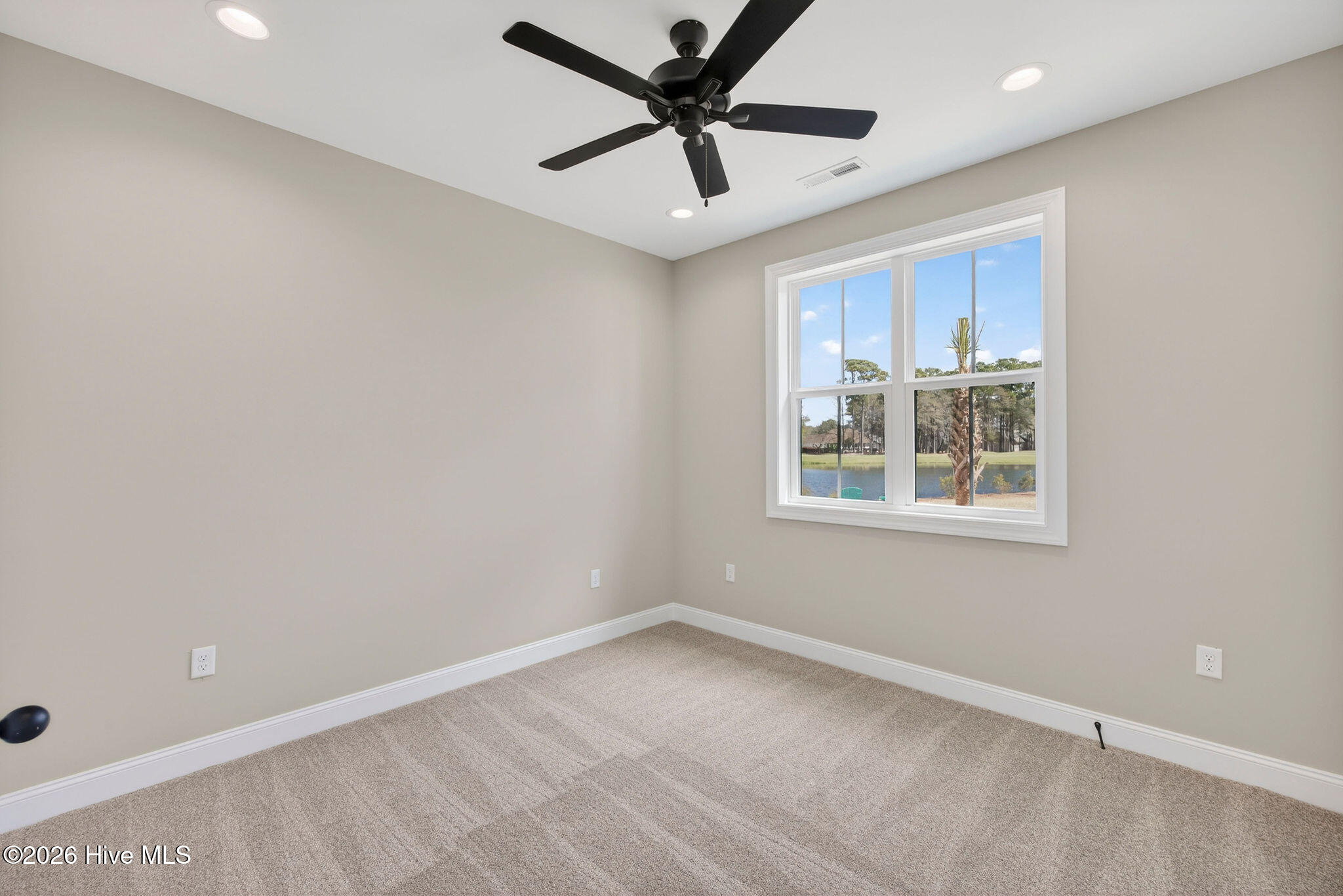 100542408 | Photo 40