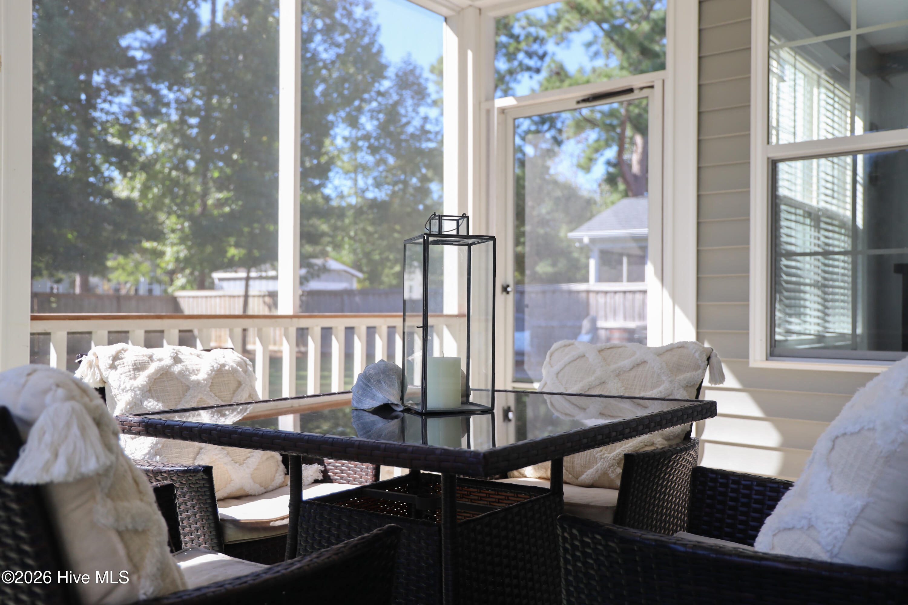 100569259 | Photo 79