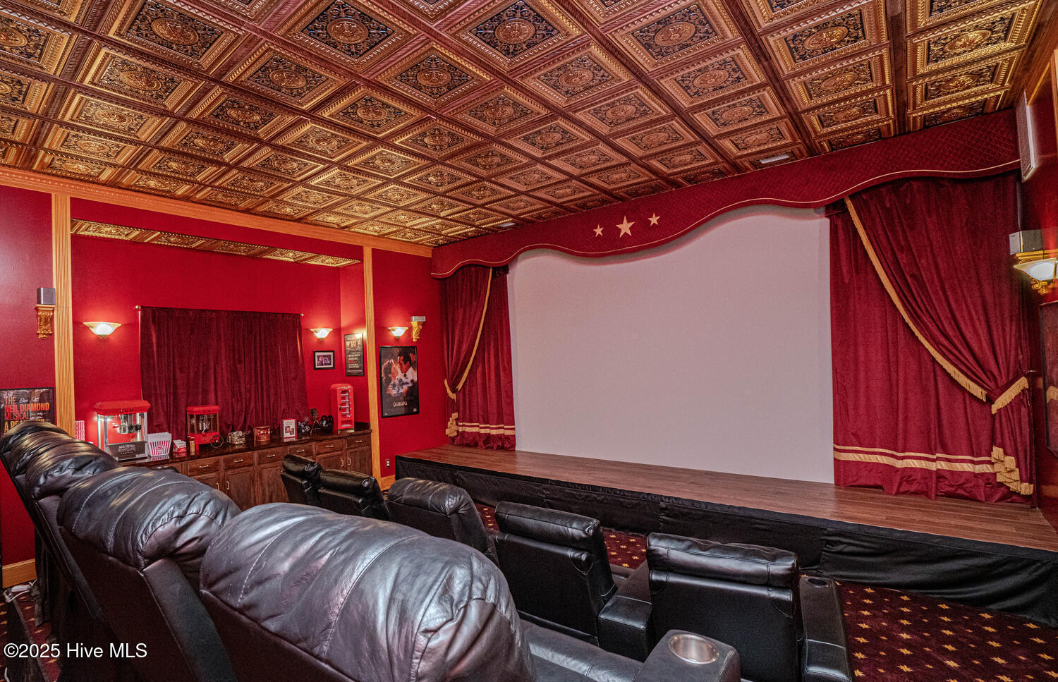 100534571 | Photo 64