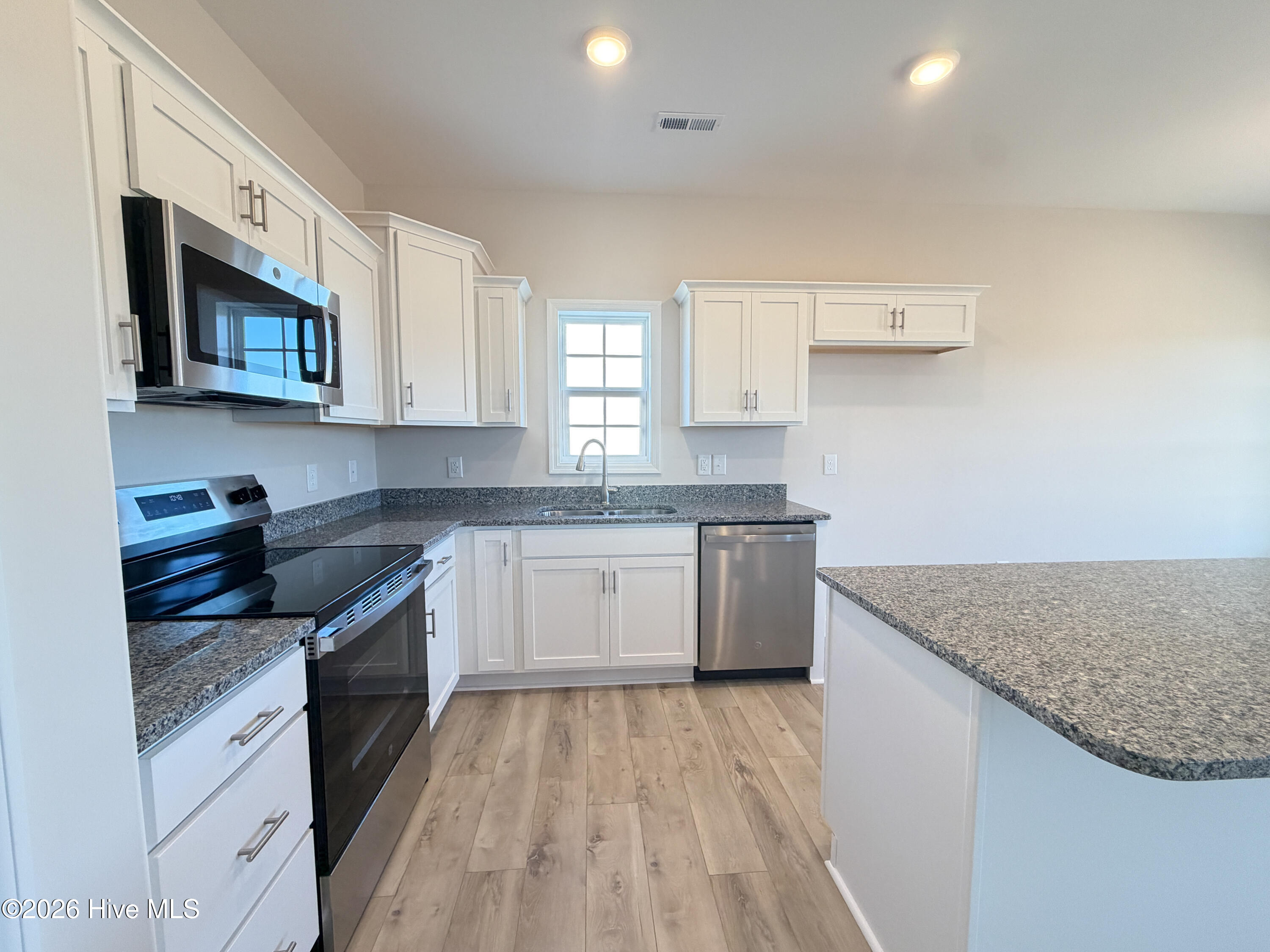 100551555 | Photo 12