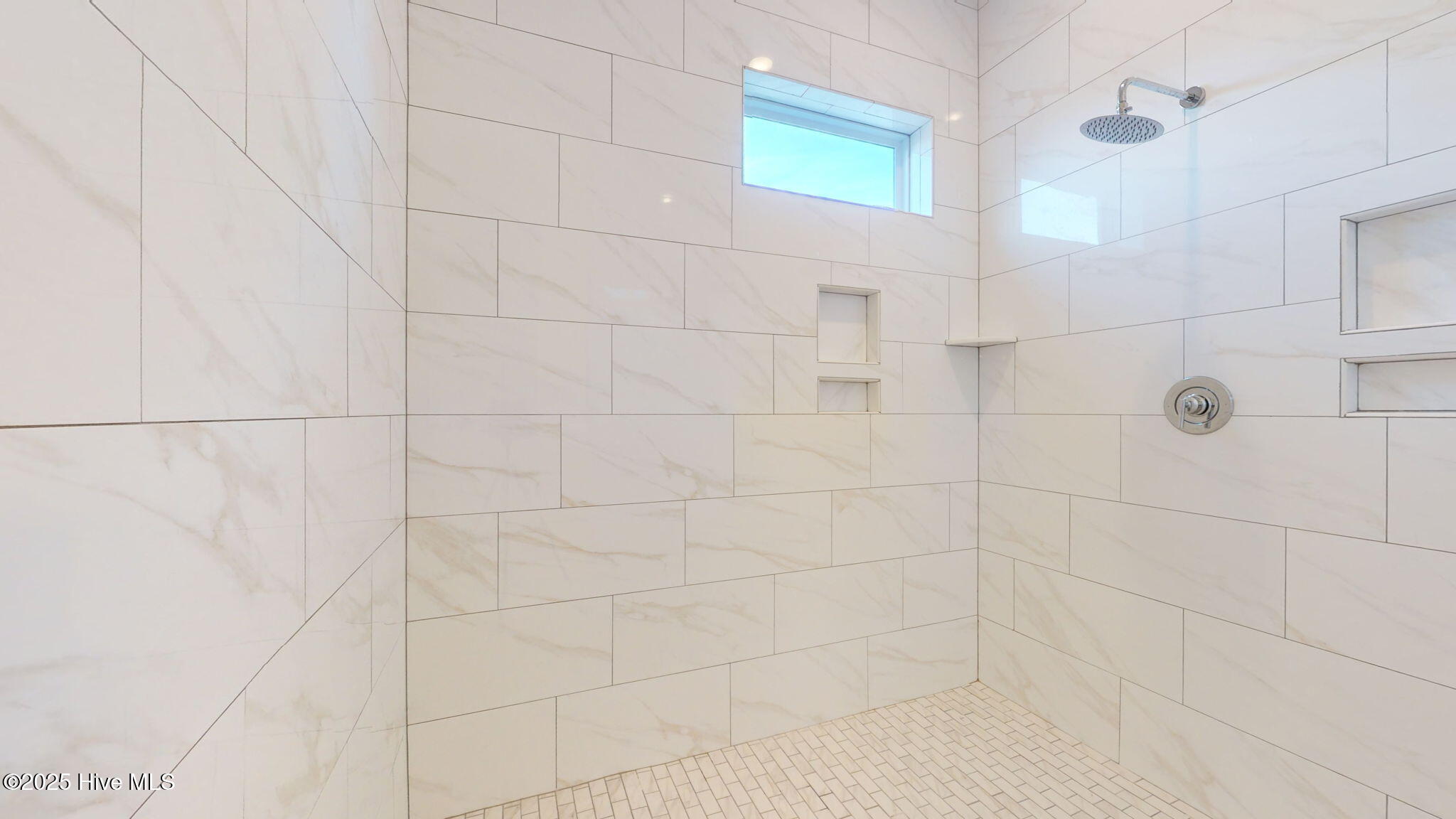 100518593 | Photo 31