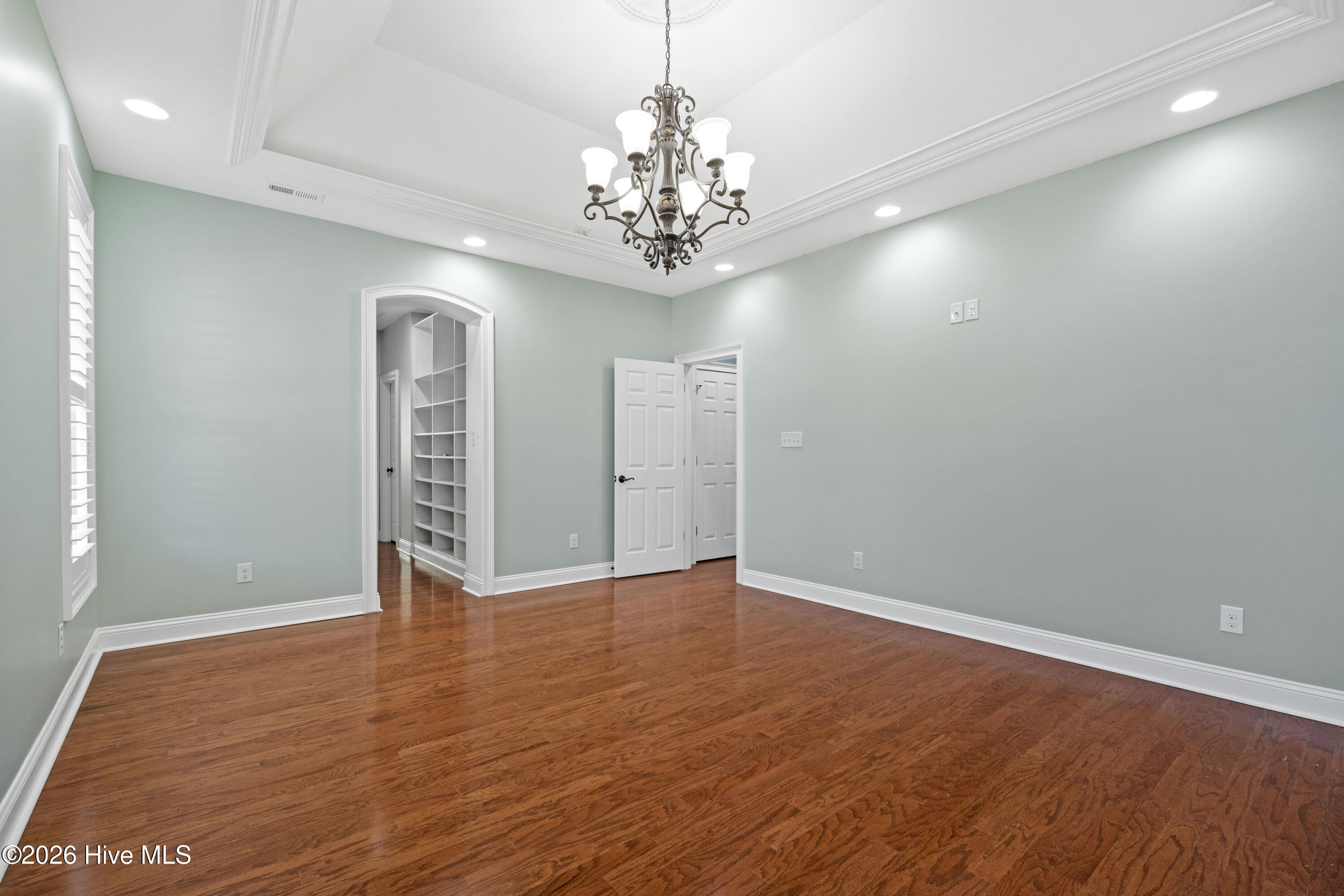 100565289 | Photo 33