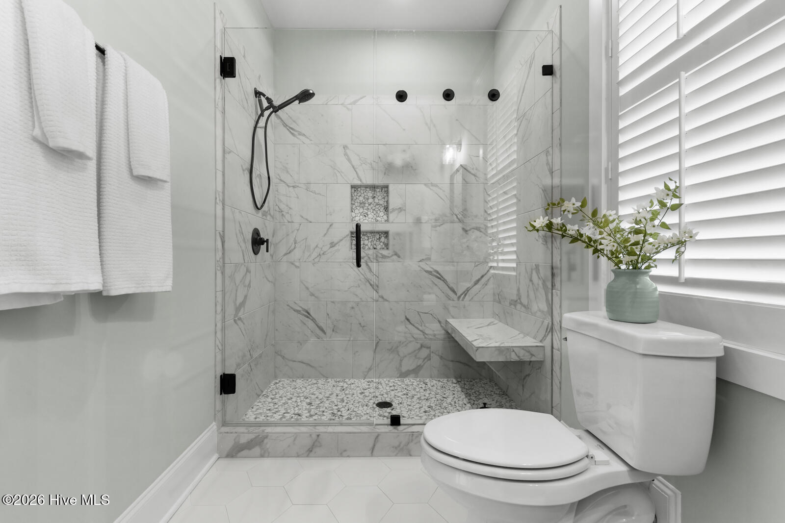 100557738 | Photo 23