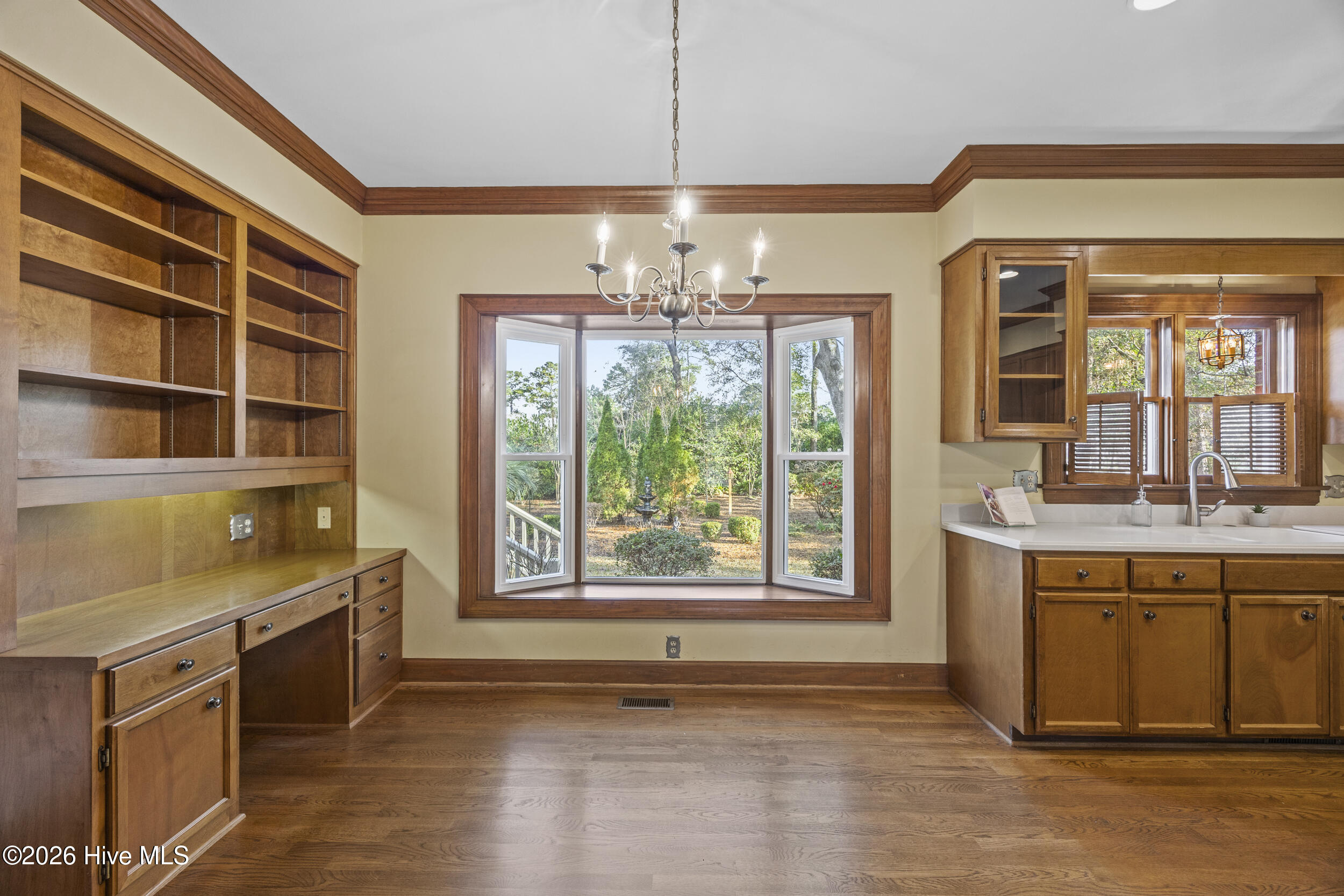 100560704 | Photo 28