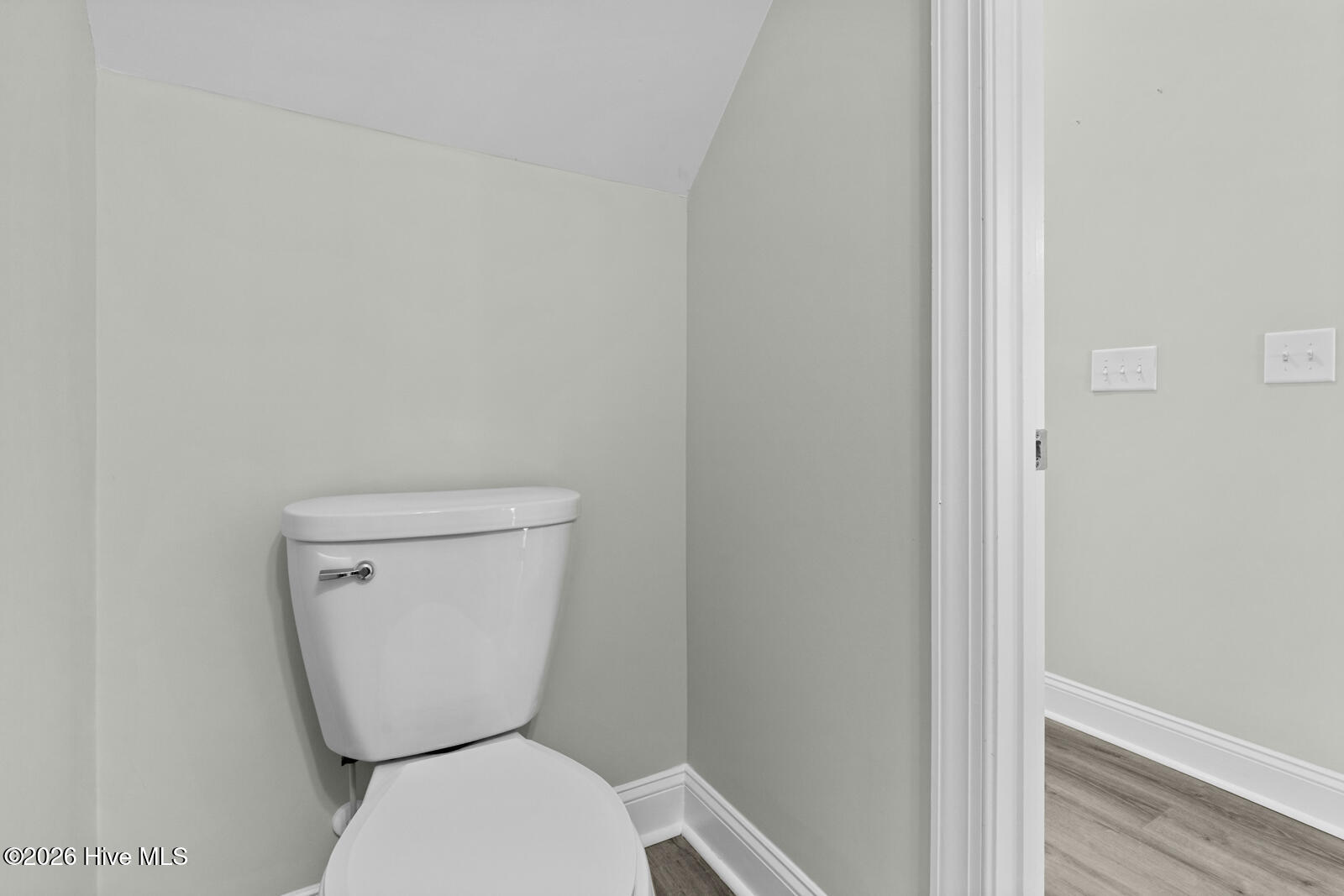 100560186 | Photo 13