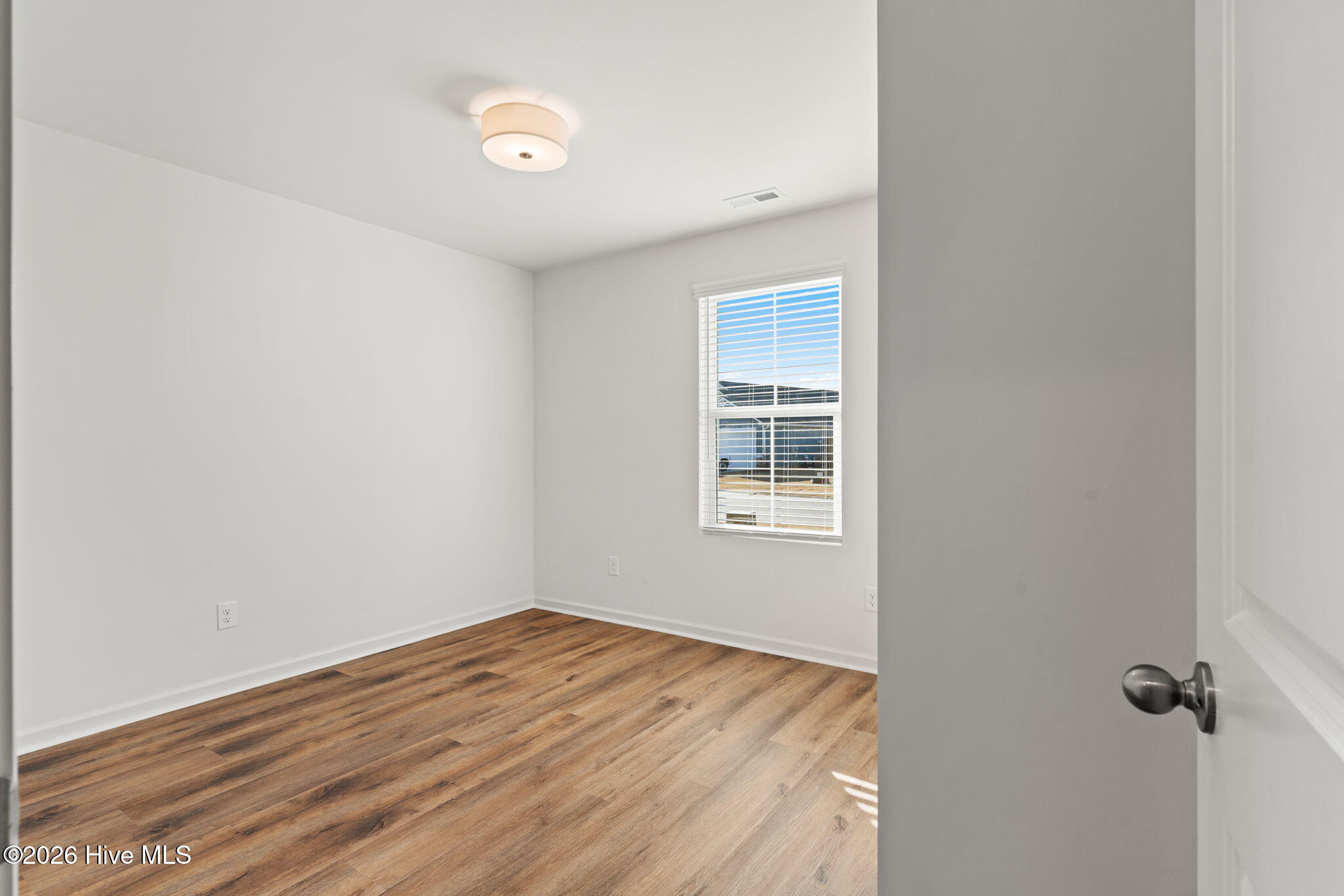 100549751 | Photo 11