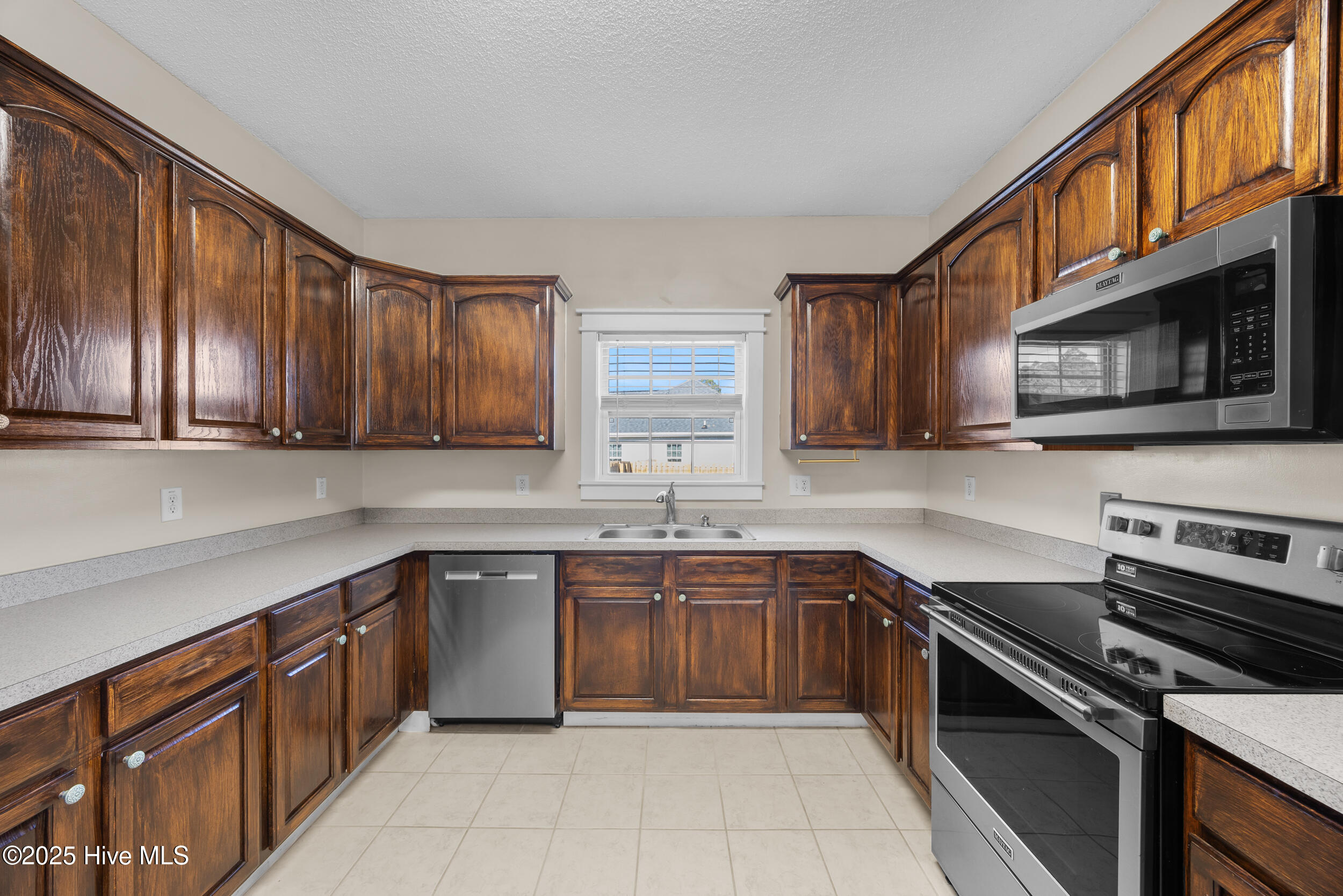 100545669 | Photo 12