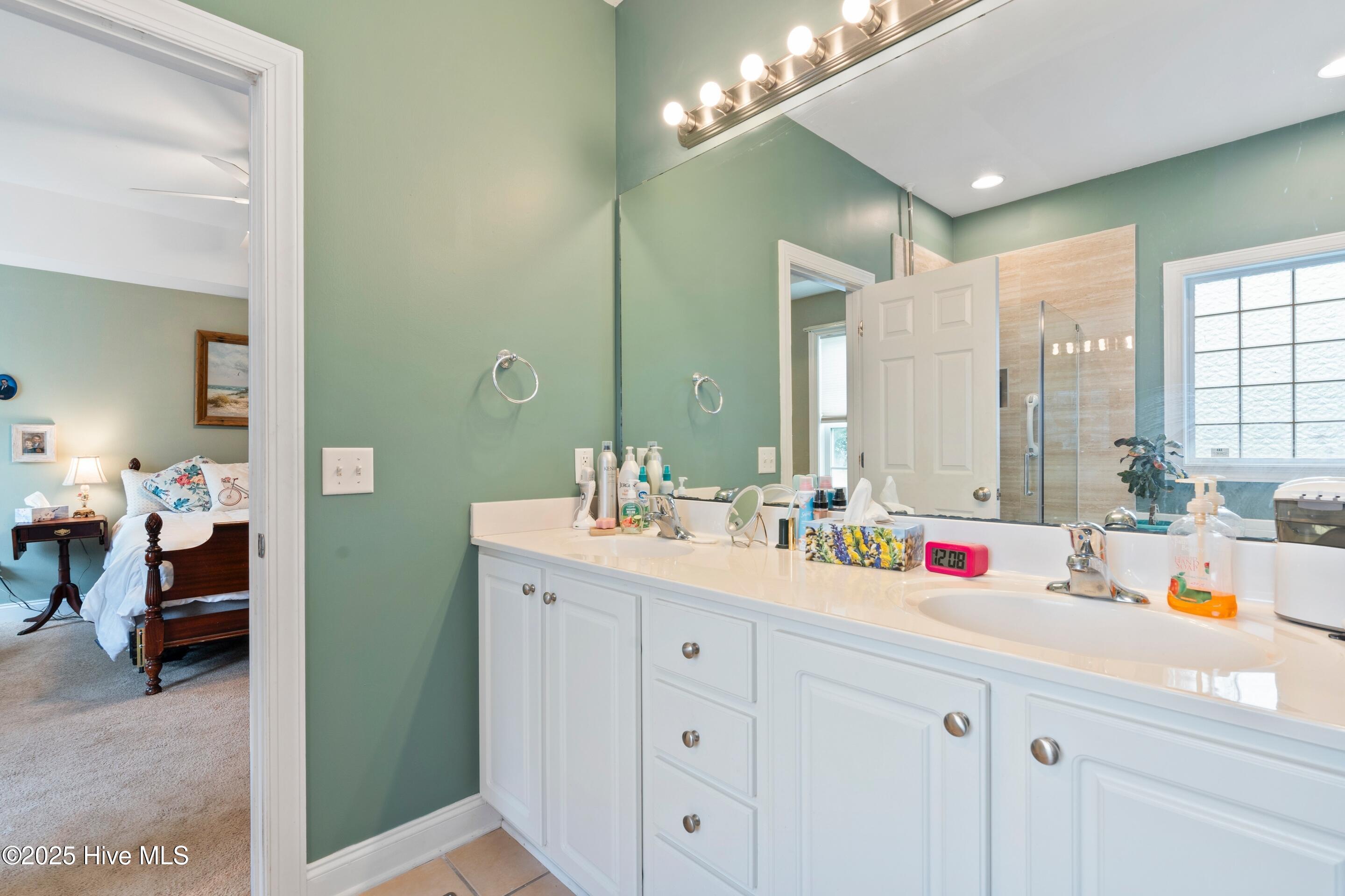 100522609 | Photo 28