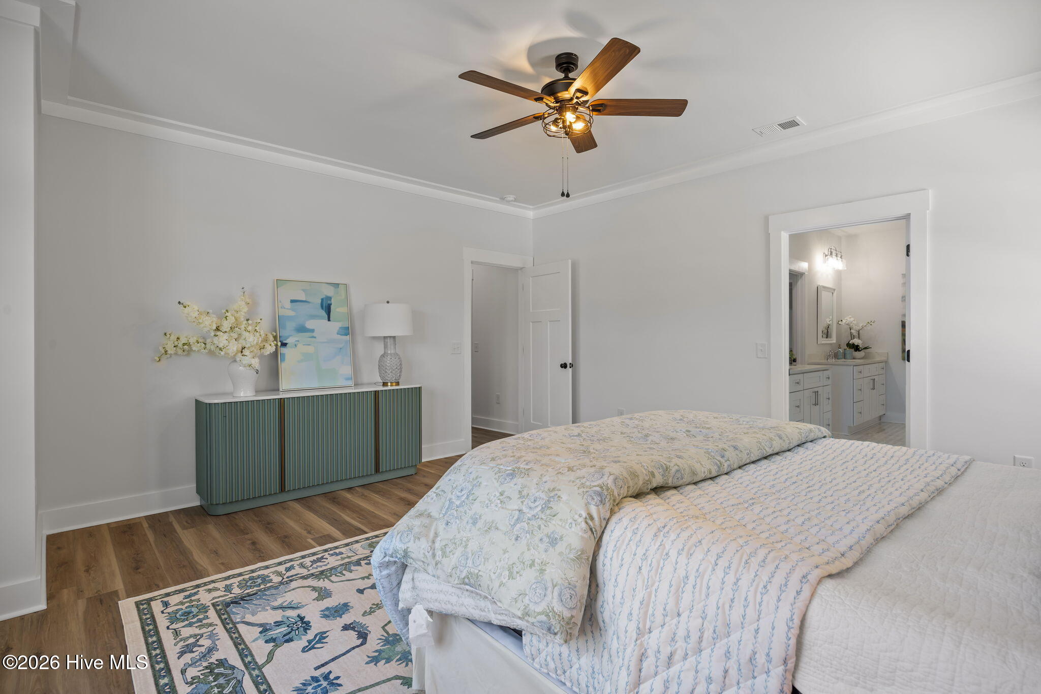 100563337 | Photo 16