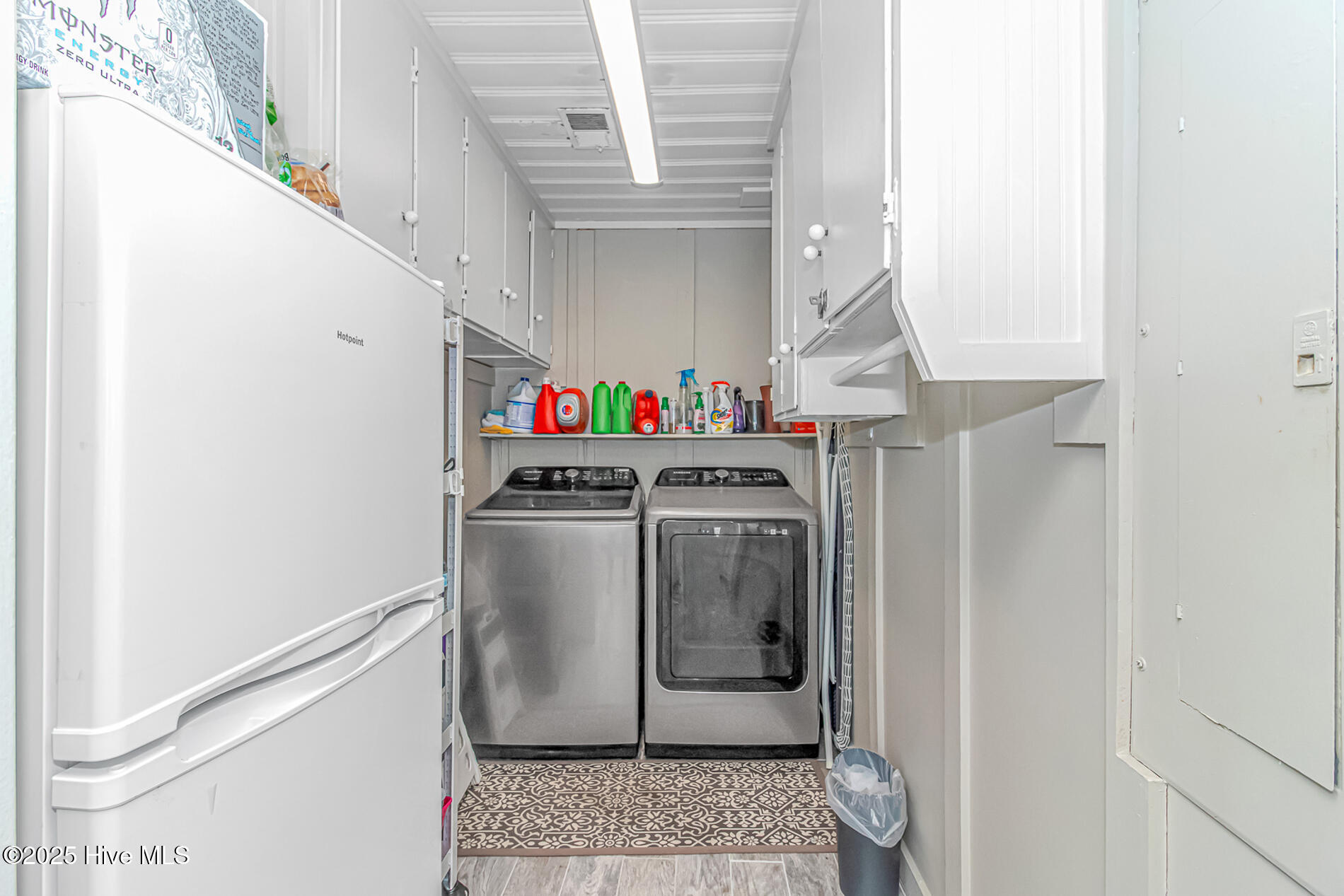 100526104 | Photo 10