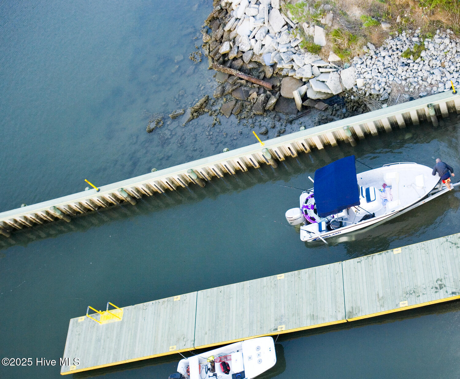 100567187 | Photo 14