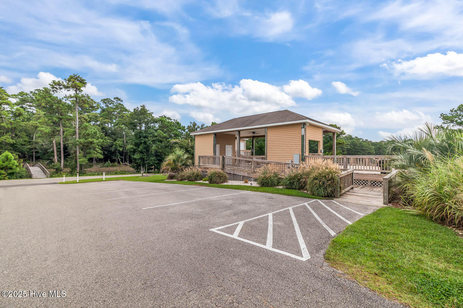 100544097 | Photo 75