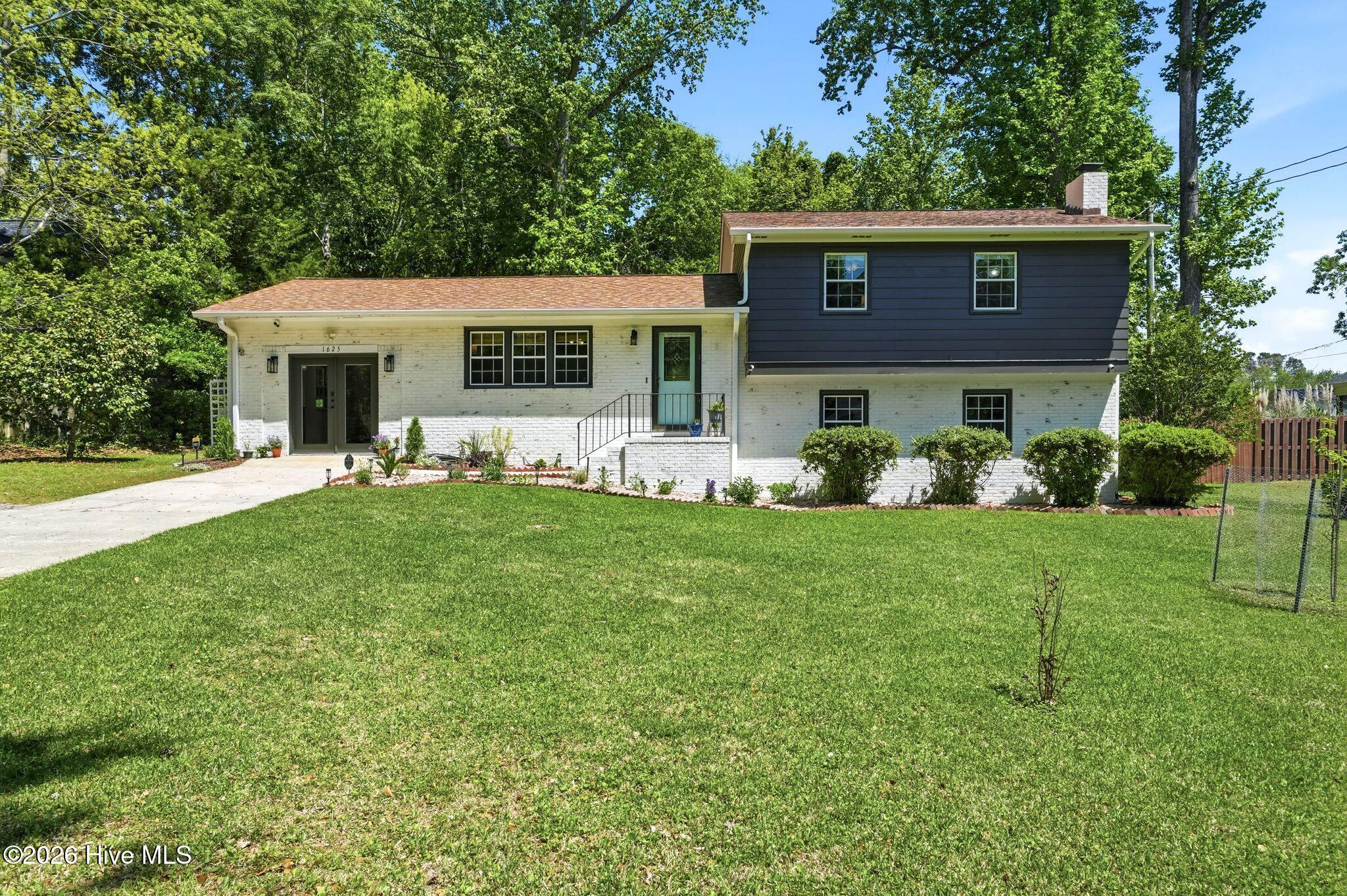 100568648 | Photo 46