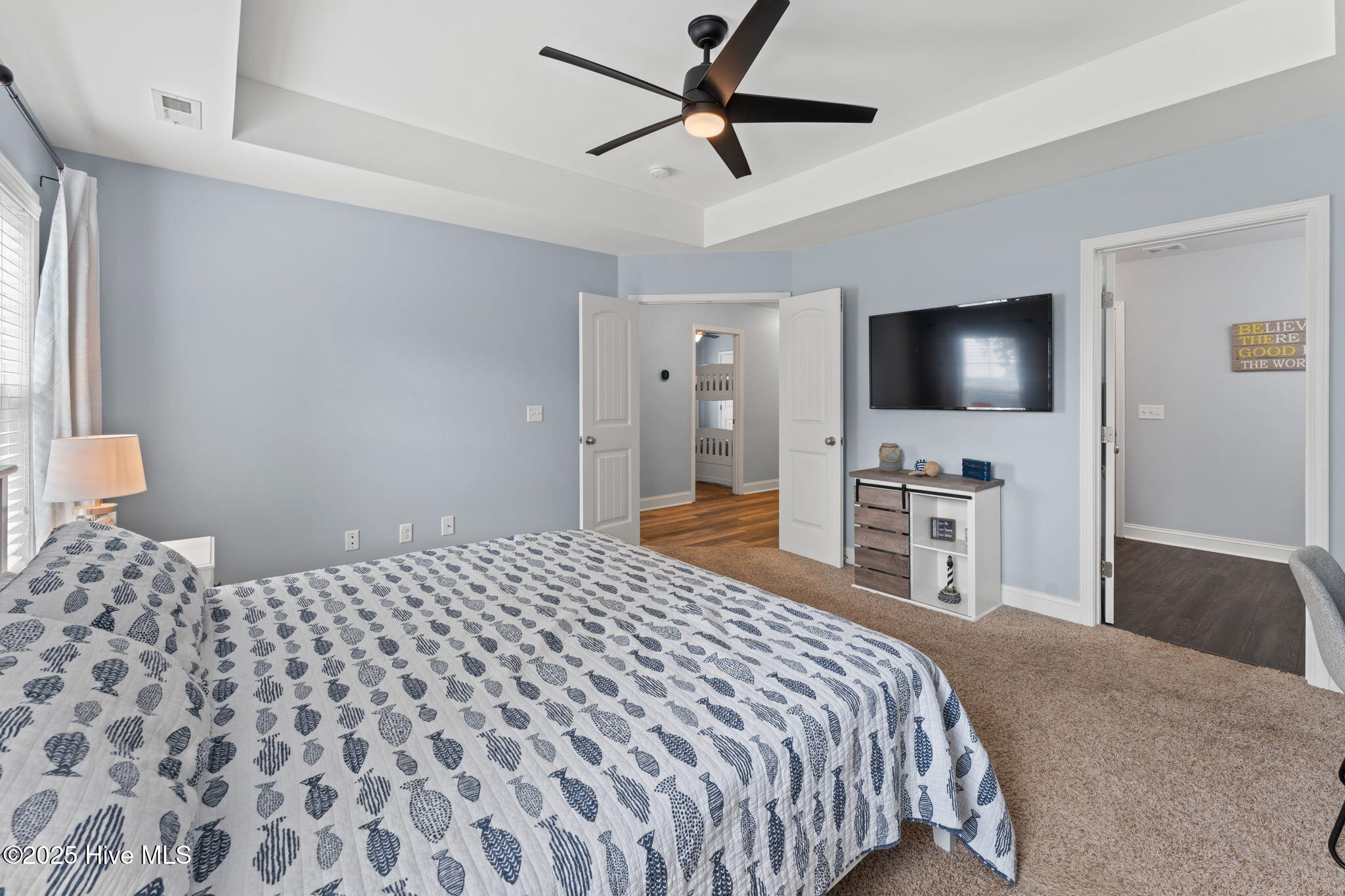 100548300 | Photo 33