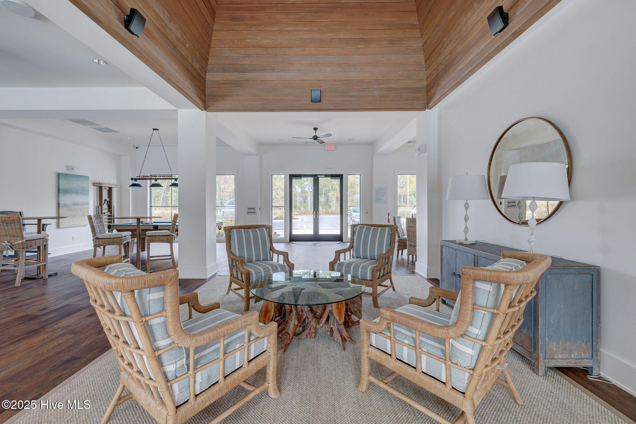 100537676 | Photo 29