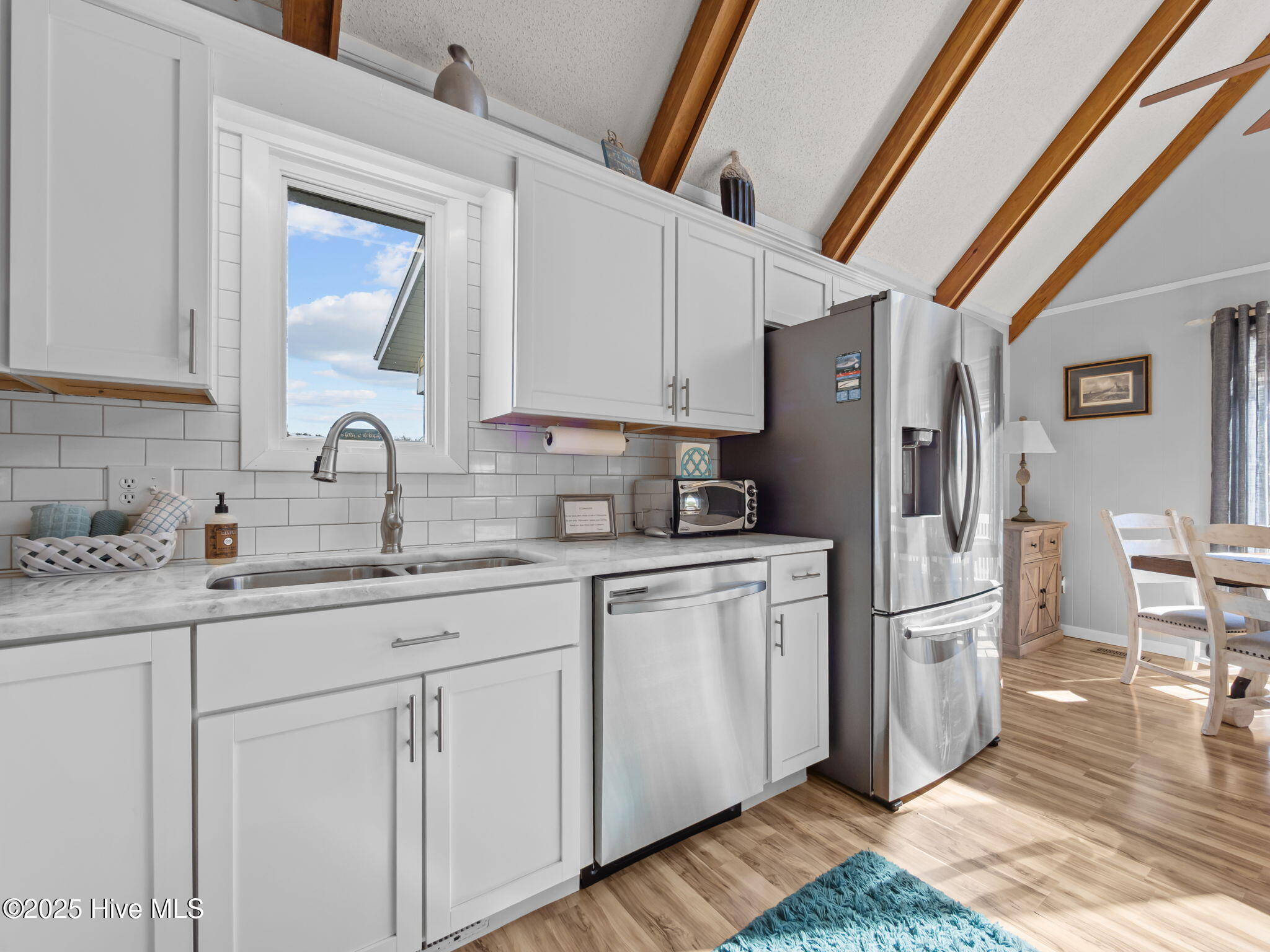 100537997 | Photo 13