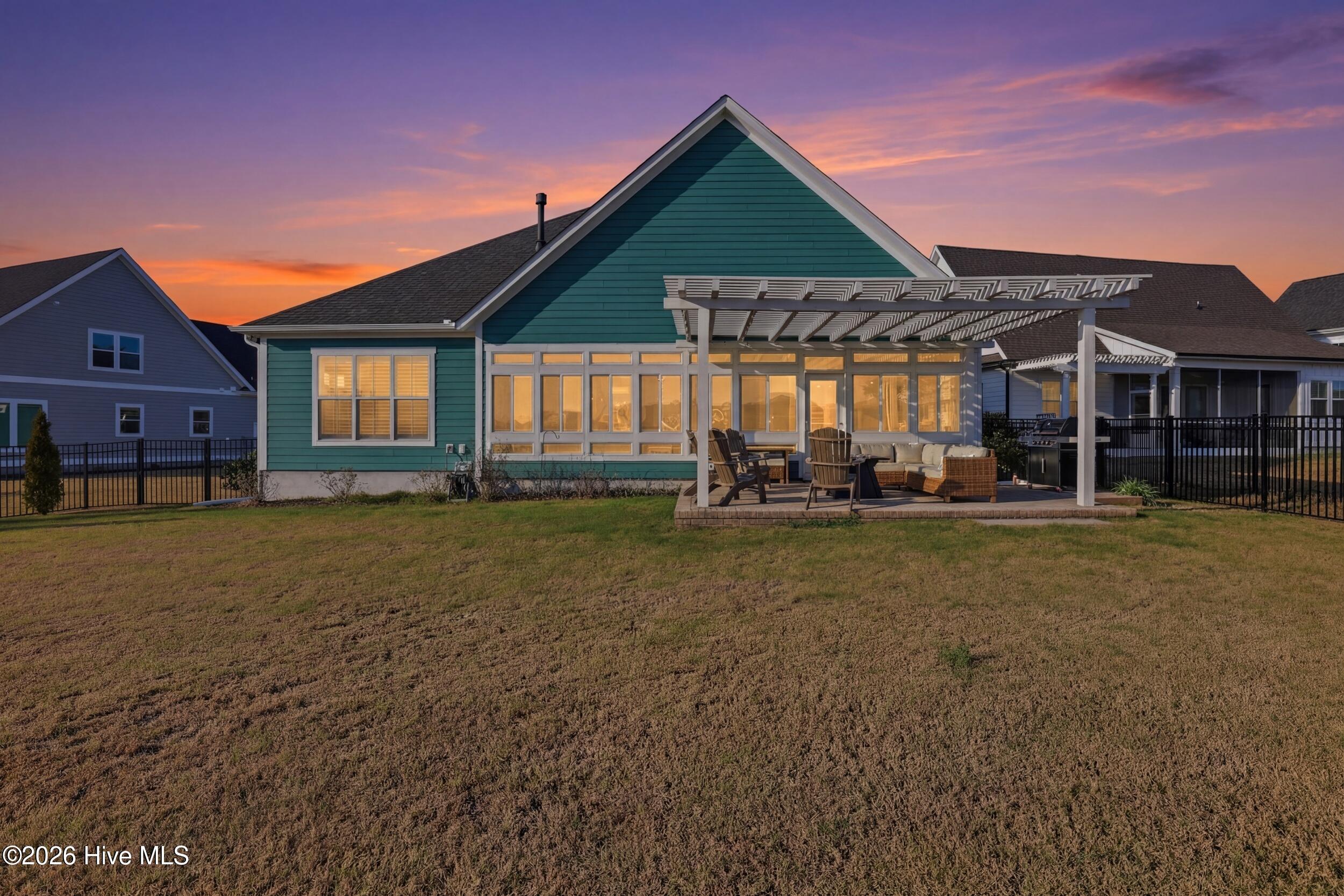 100562298 | Photo 63