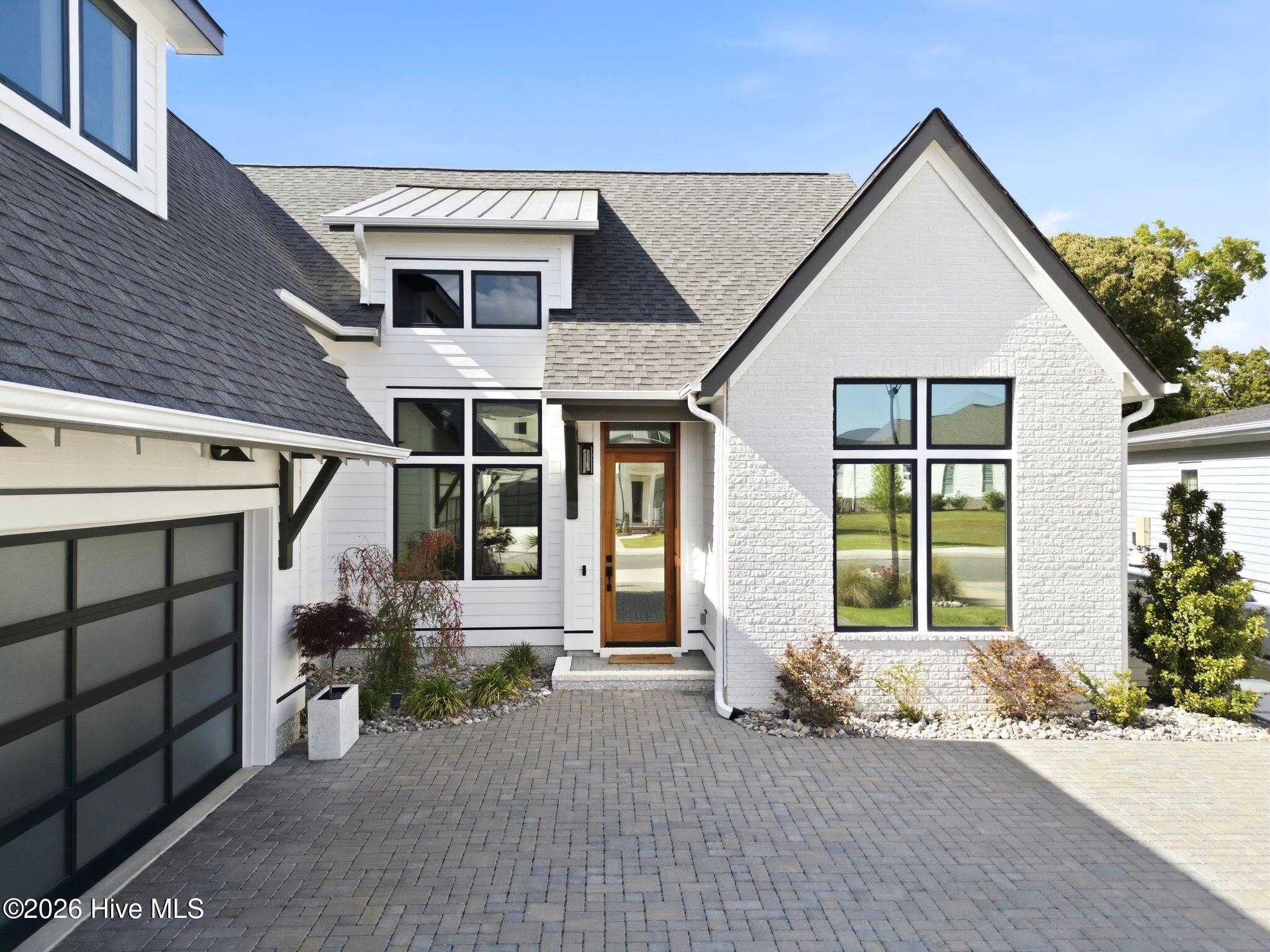 100569019 | Photo 14