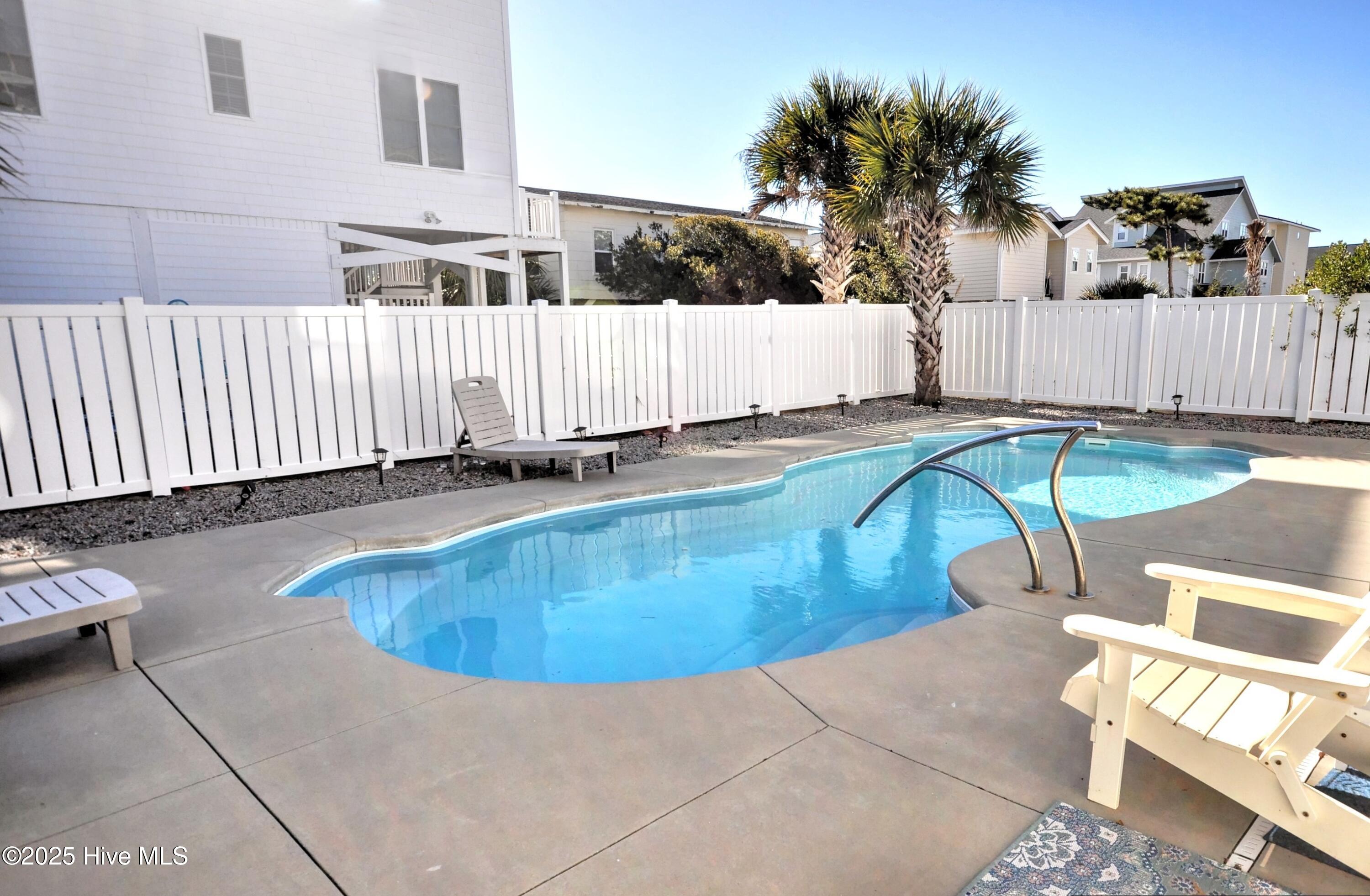 100545974 | Photo 32