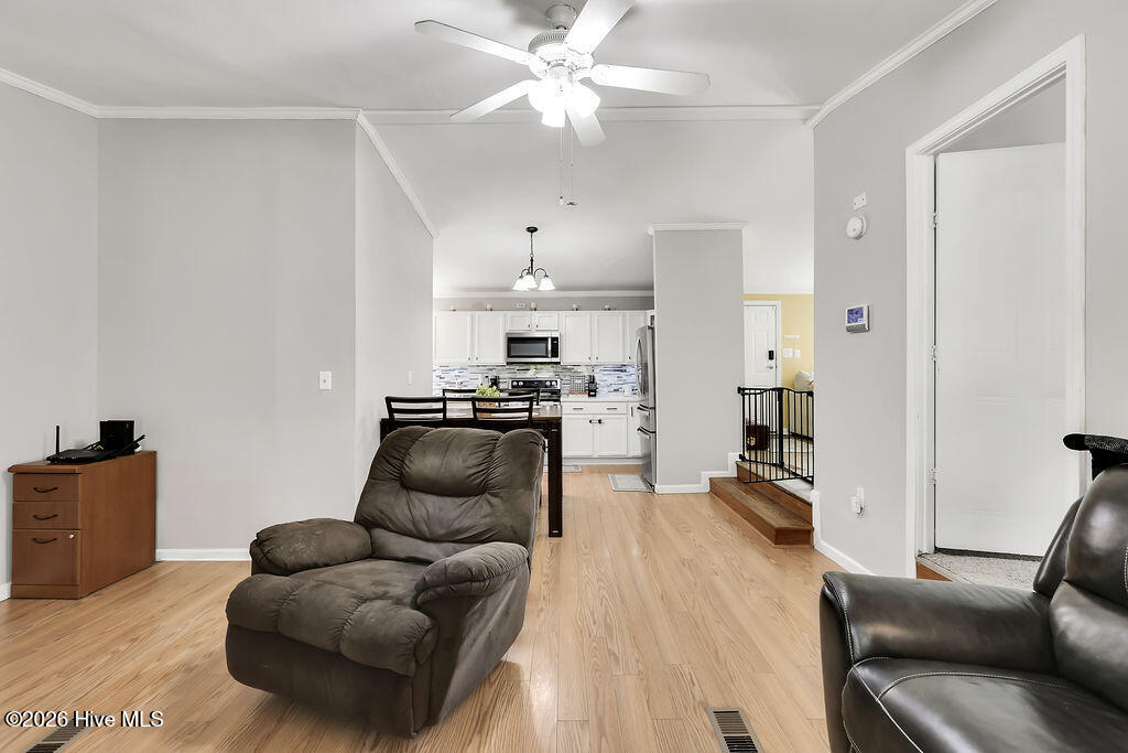 100559324 | Photo 15