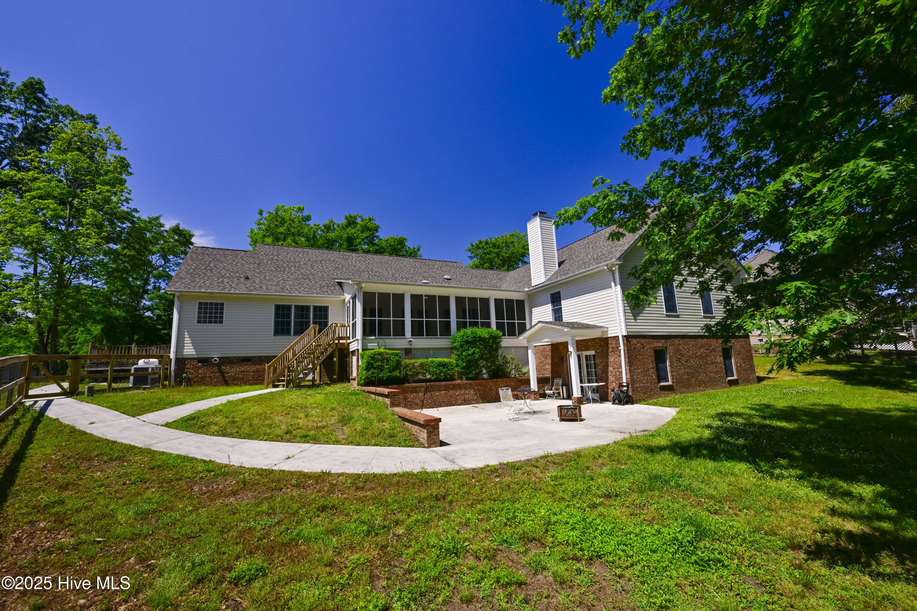 100523766 | Photo 78