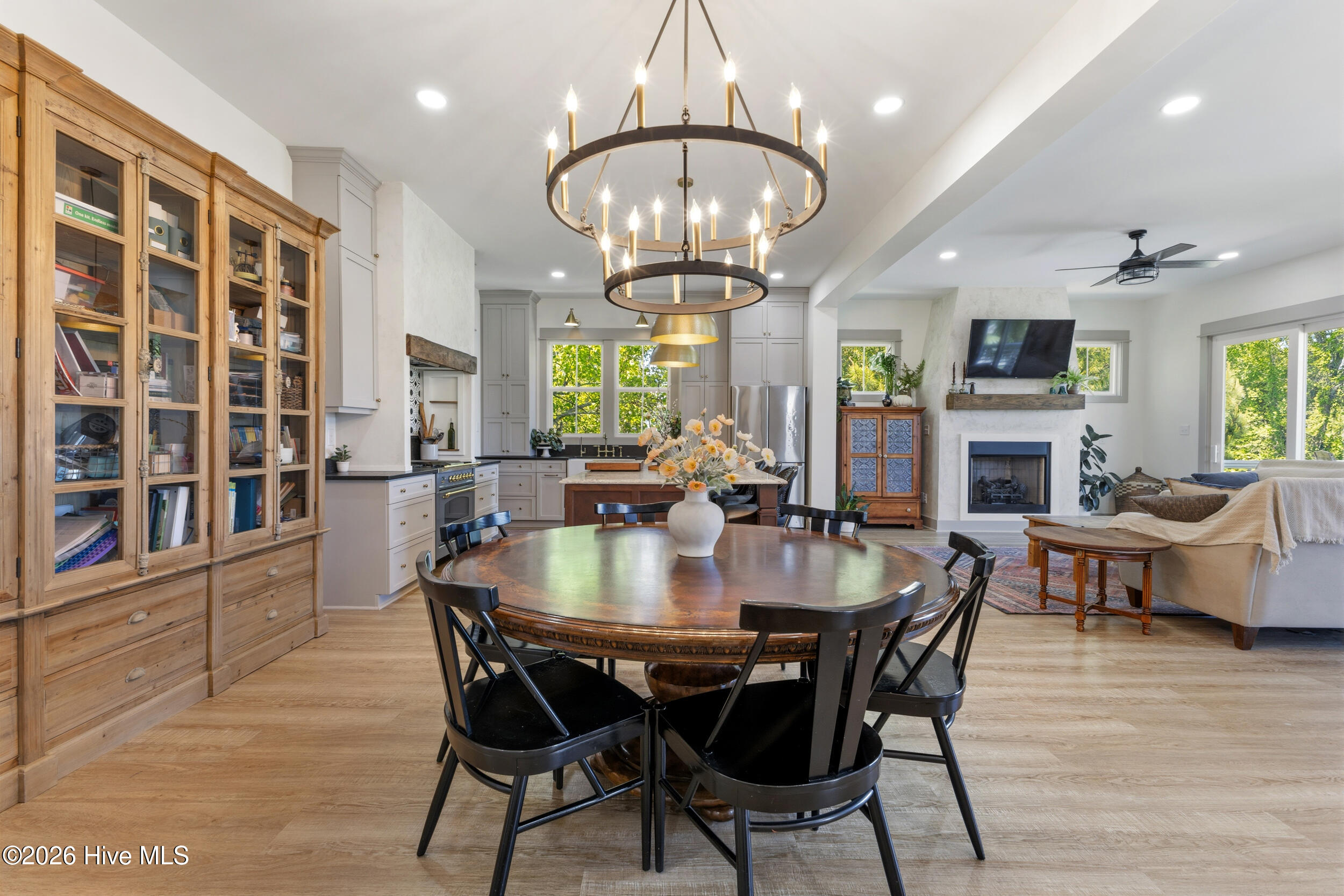 100570688 | Photo 23