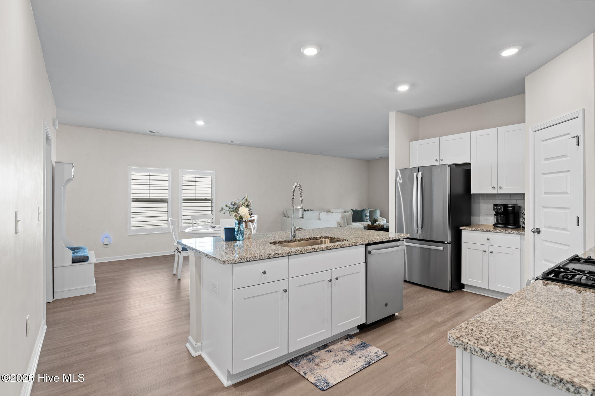 100553645 | Photo 10