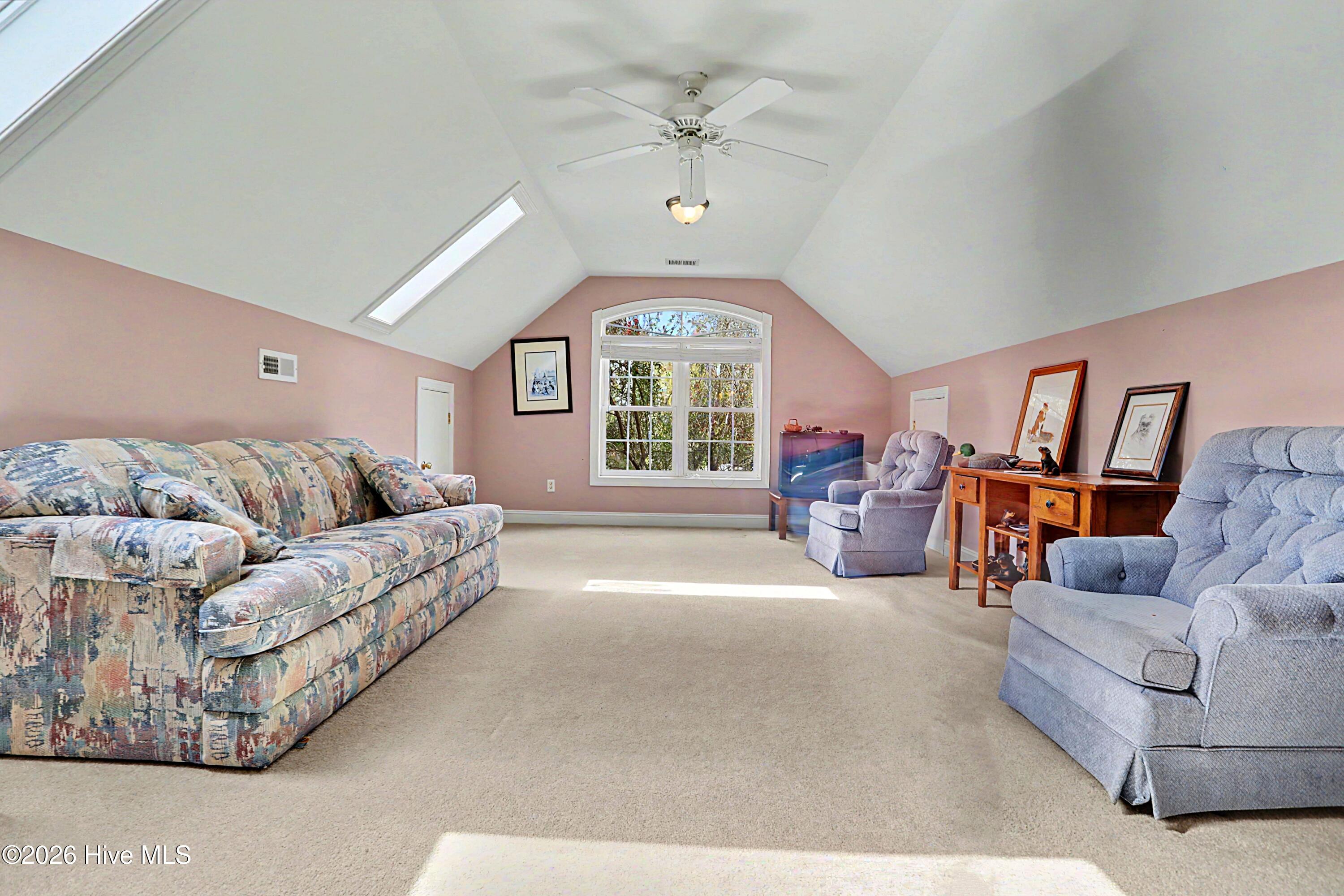 100564012 | Photo 15