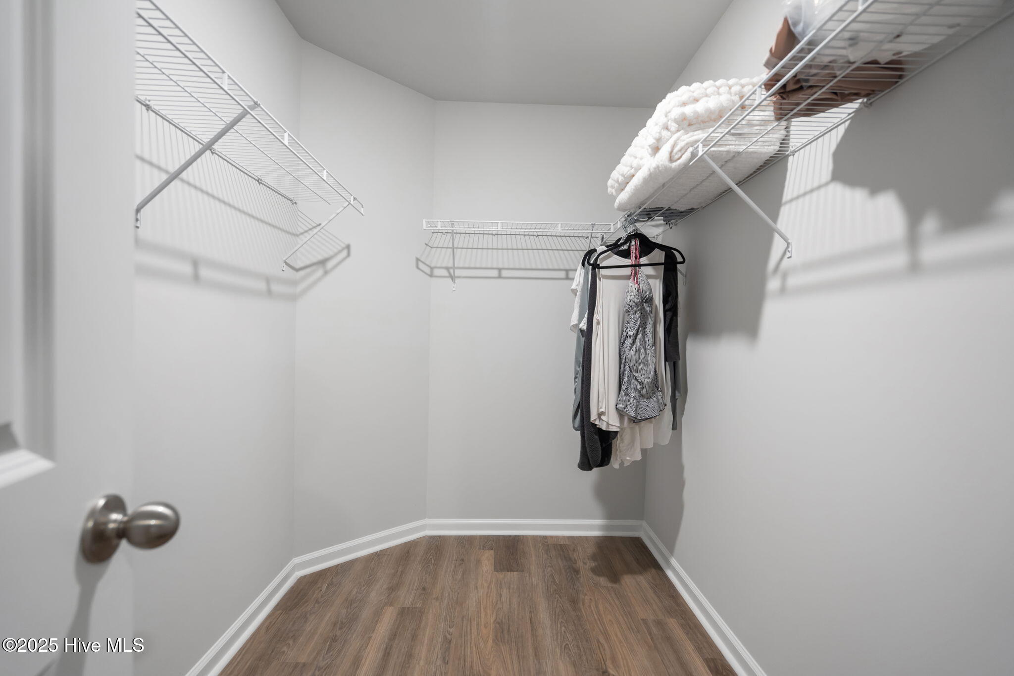 100532150 | Photo 38