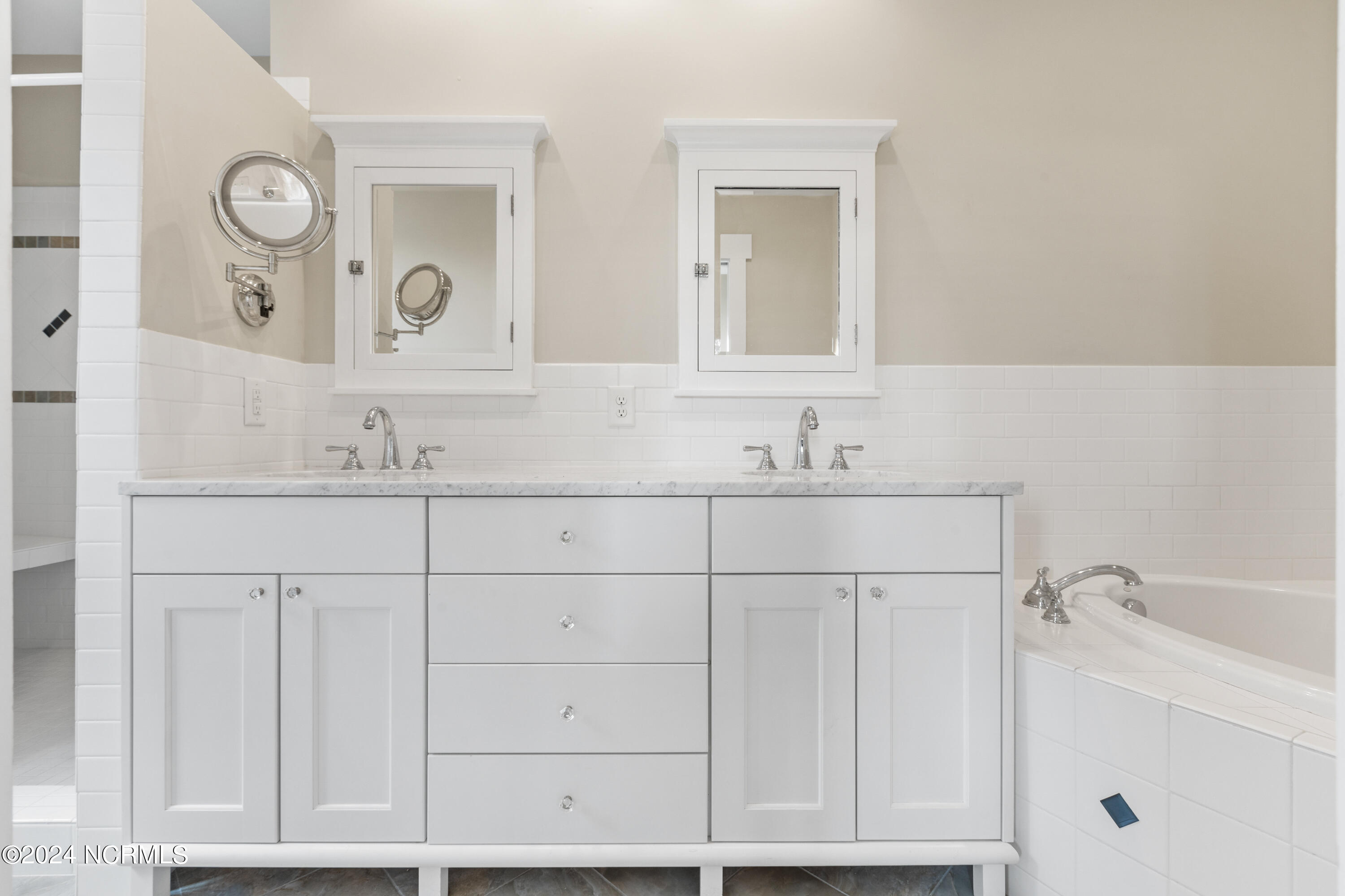 100468514 | Photo 41