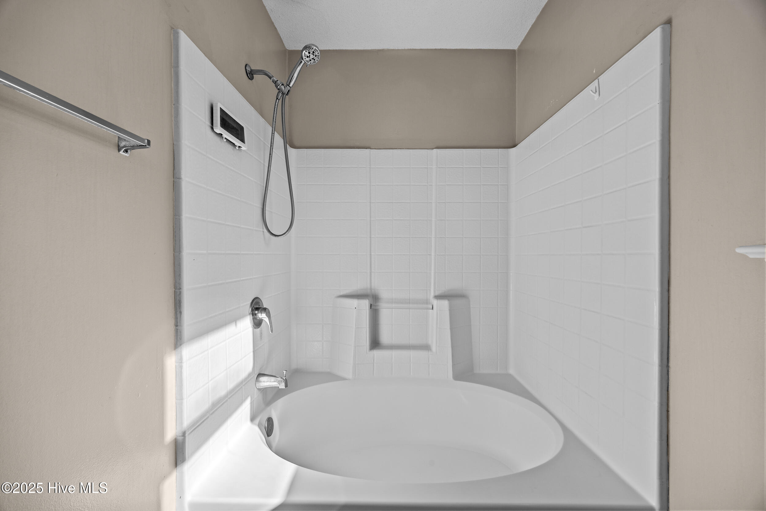 100545439 | Photo 23