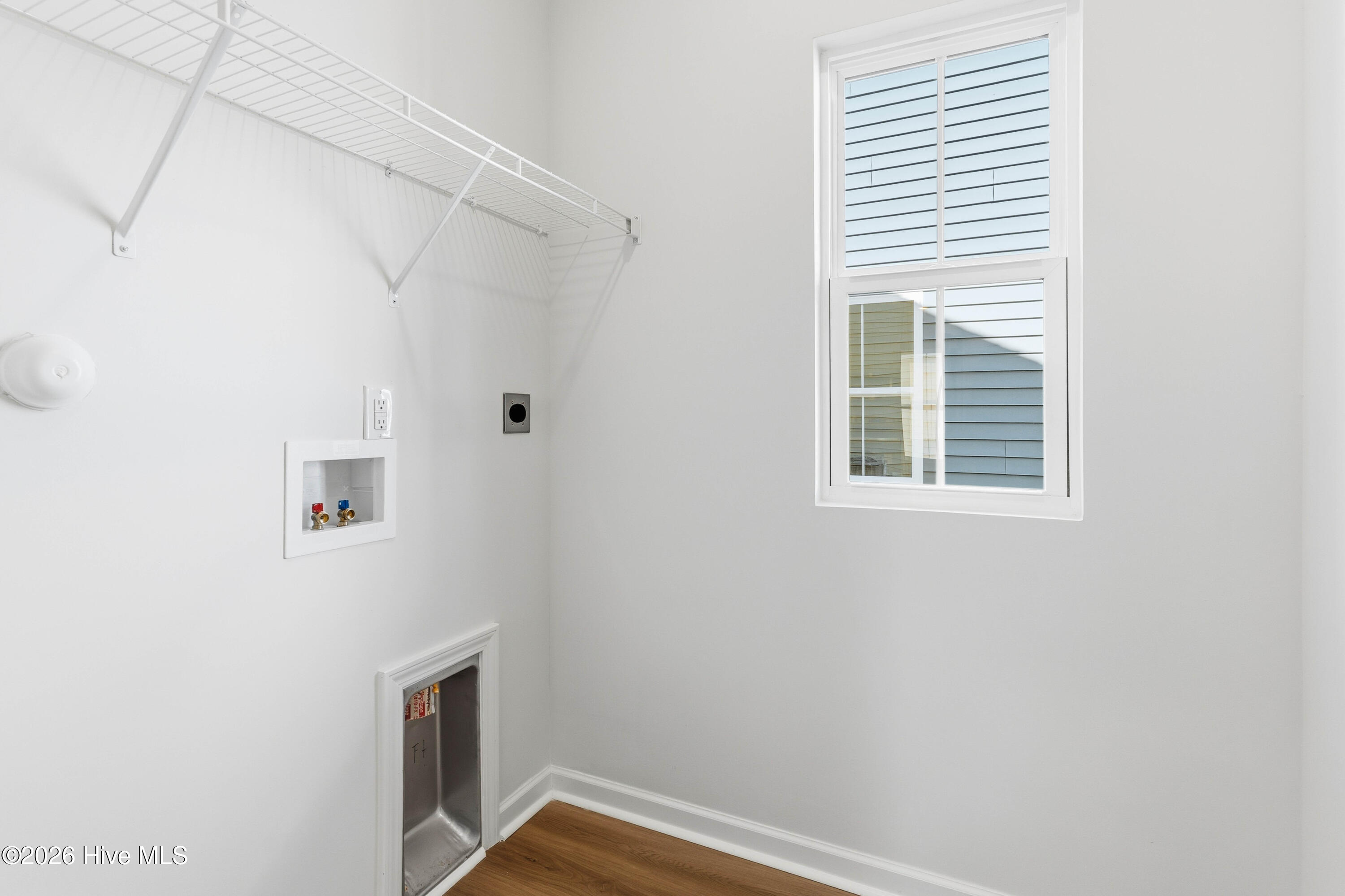 100565447 | Photo 21