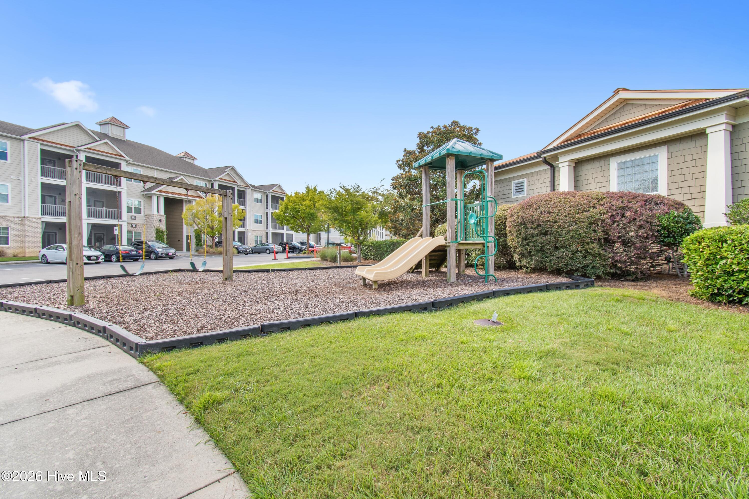 100569684 | Photo 35