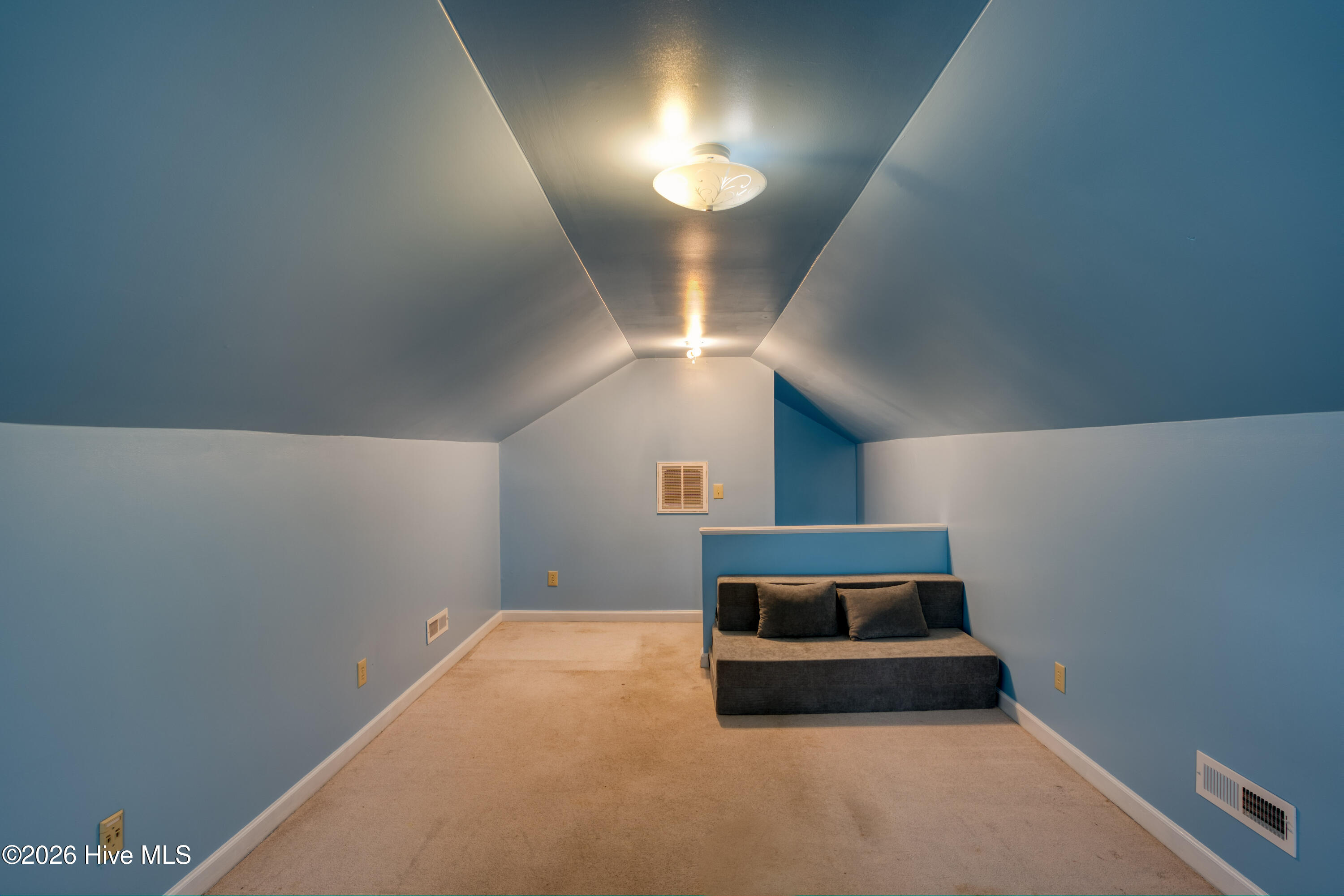 100562340 | Photo 18