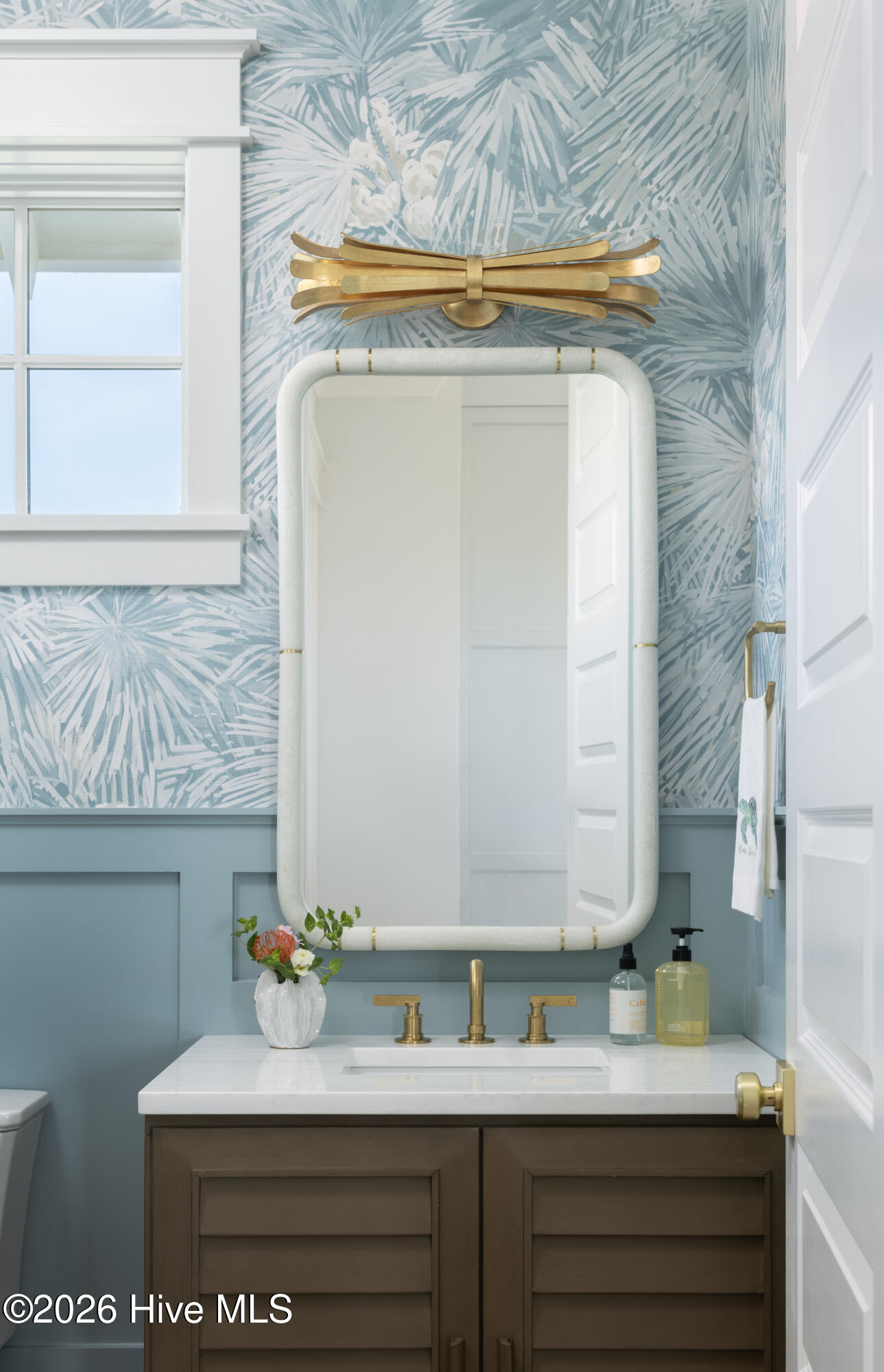 100569971 | Photo 42