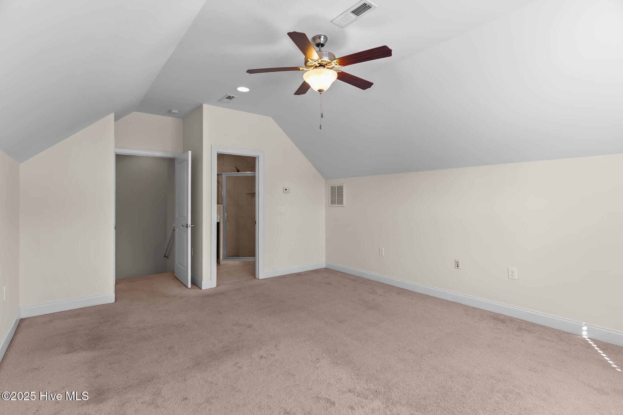 100538219 | Photo 28