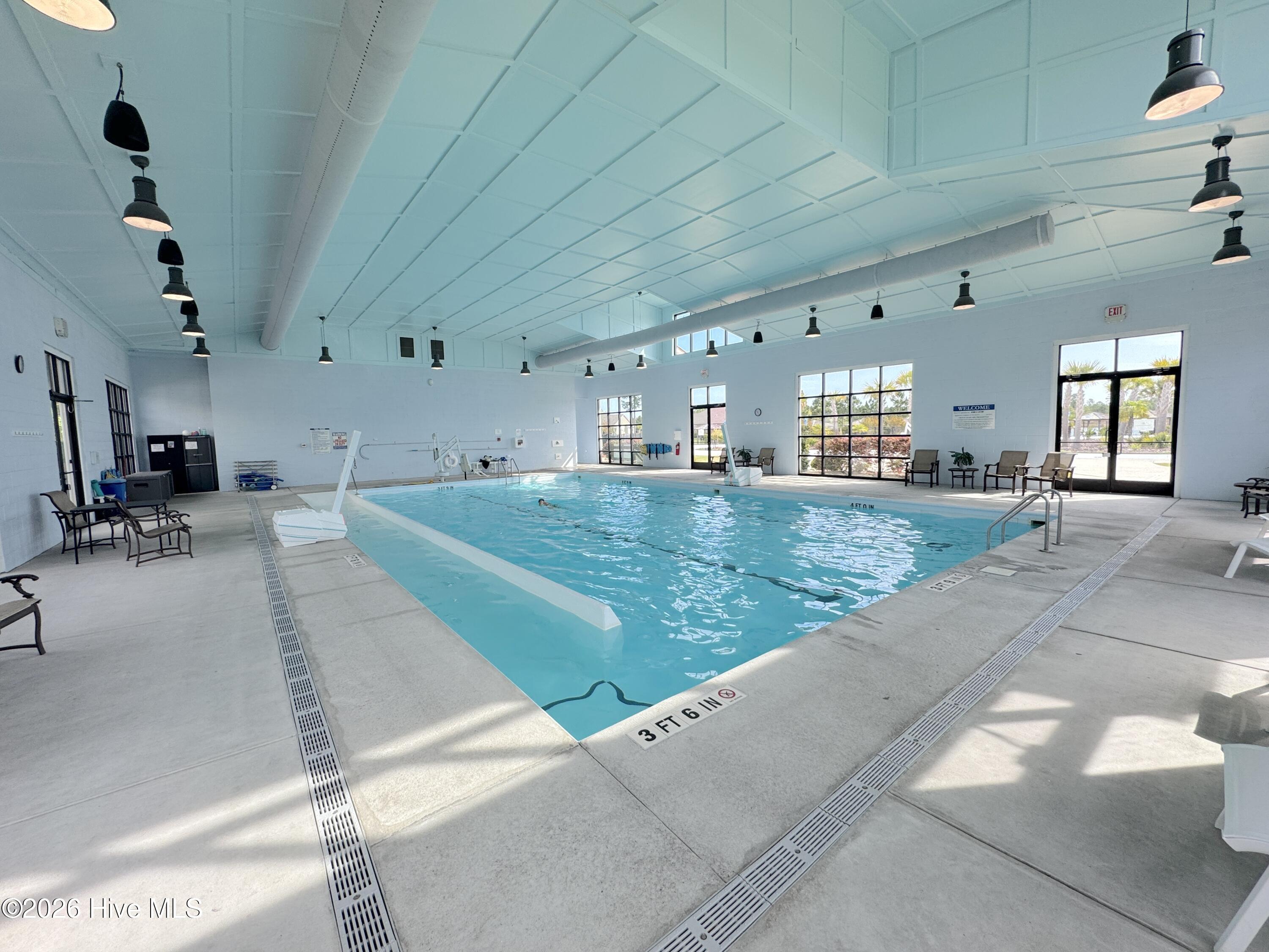 100564015 | Photo 49