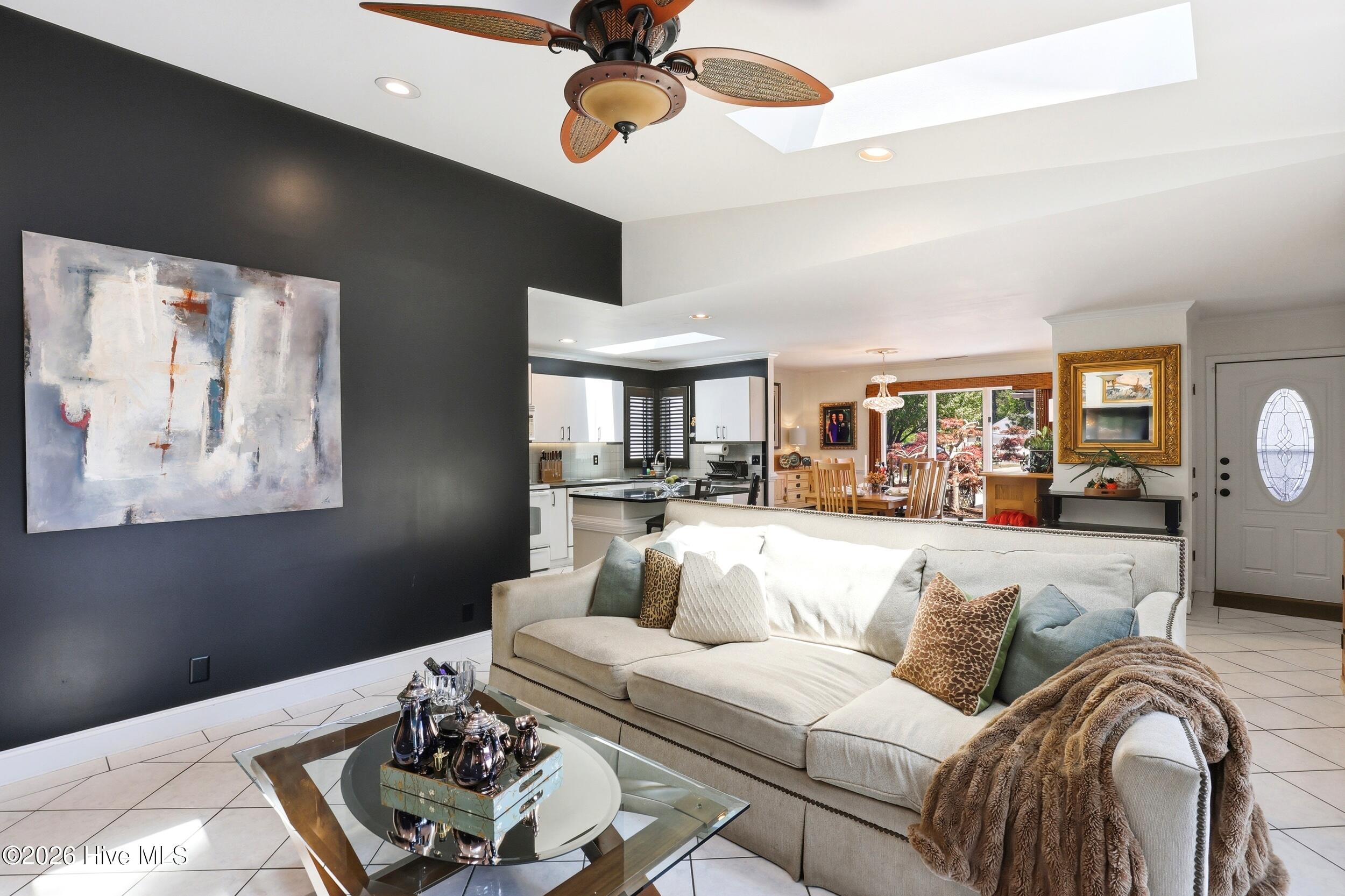 100569802 | Photo 12