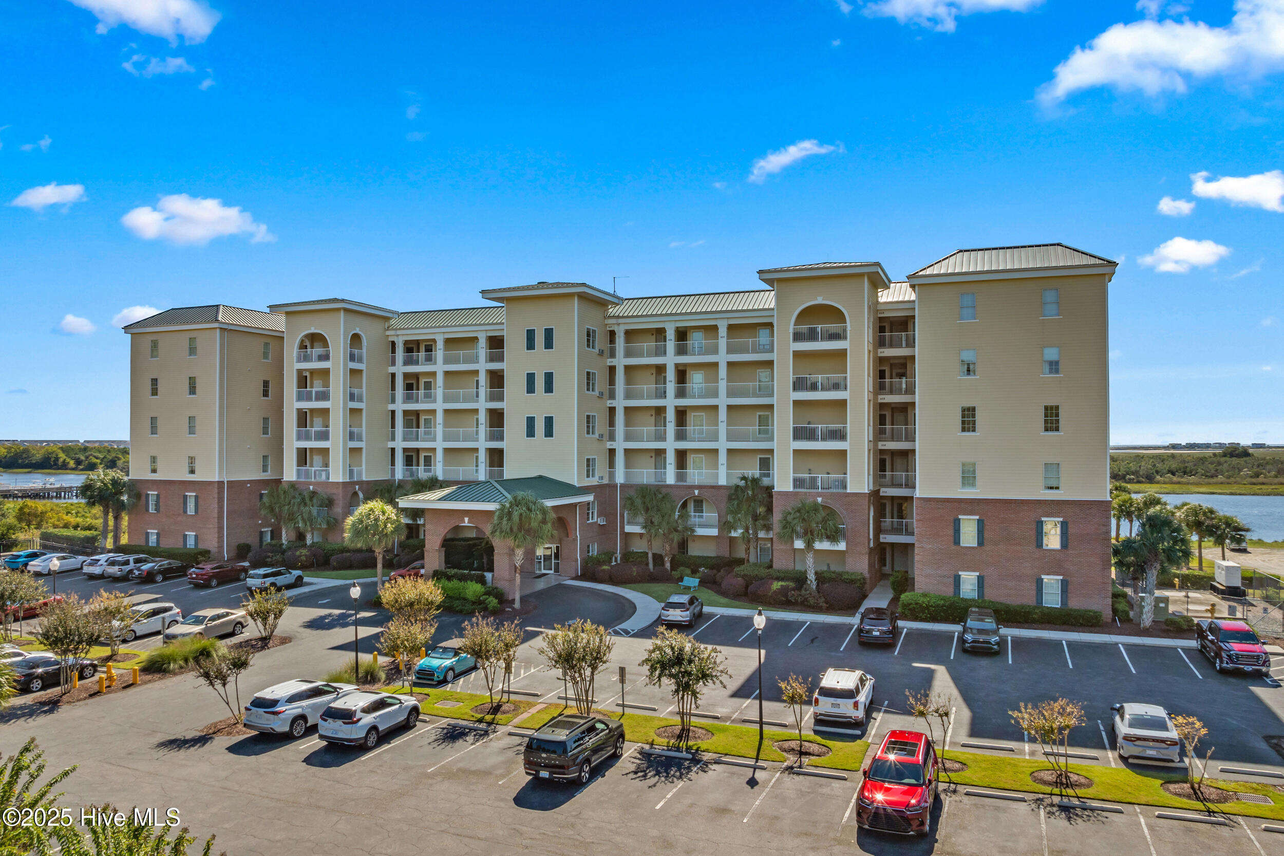 100537007 | Photo 32