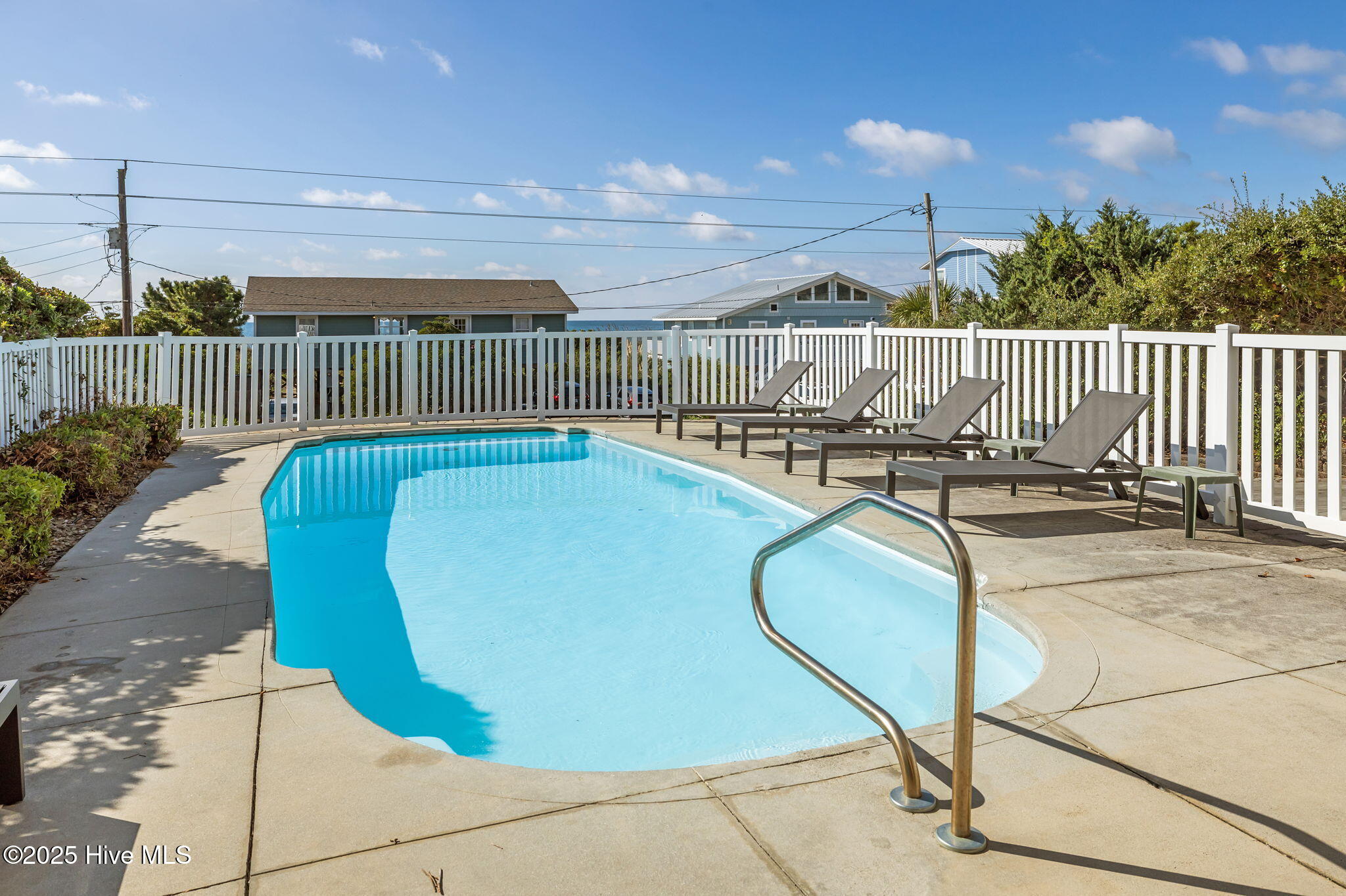 100531383 | Photo 12