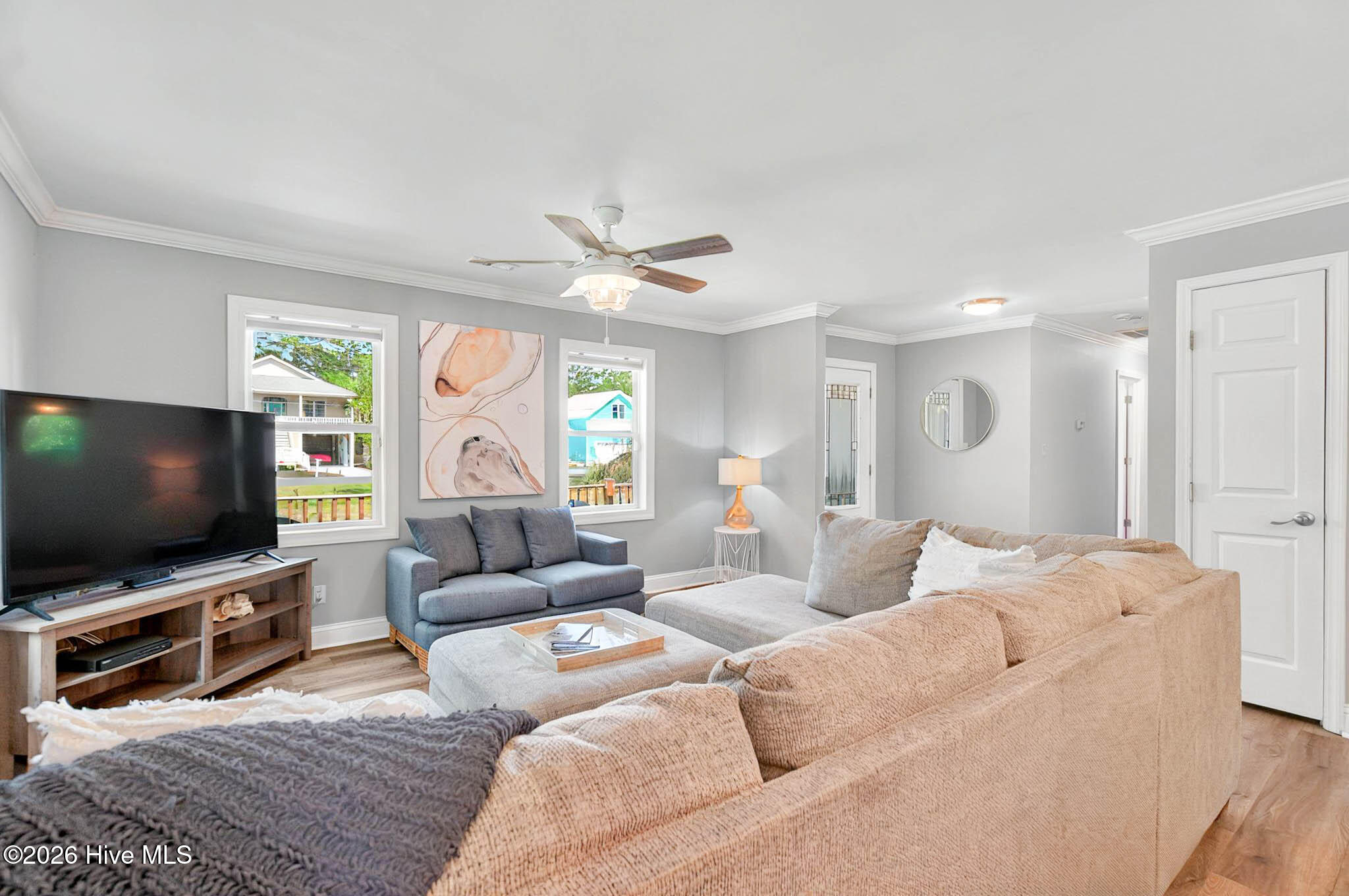 100556049 | Photo 37