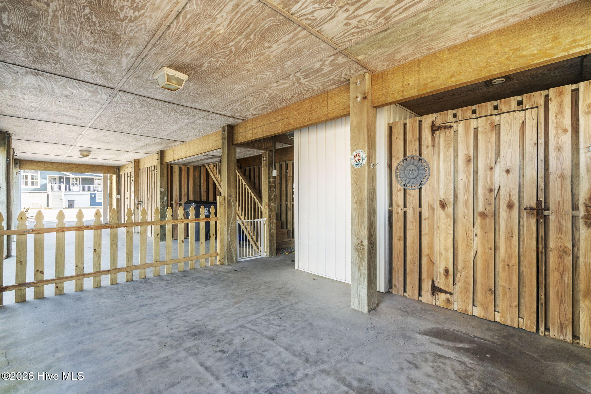 100553989 | Photo 43