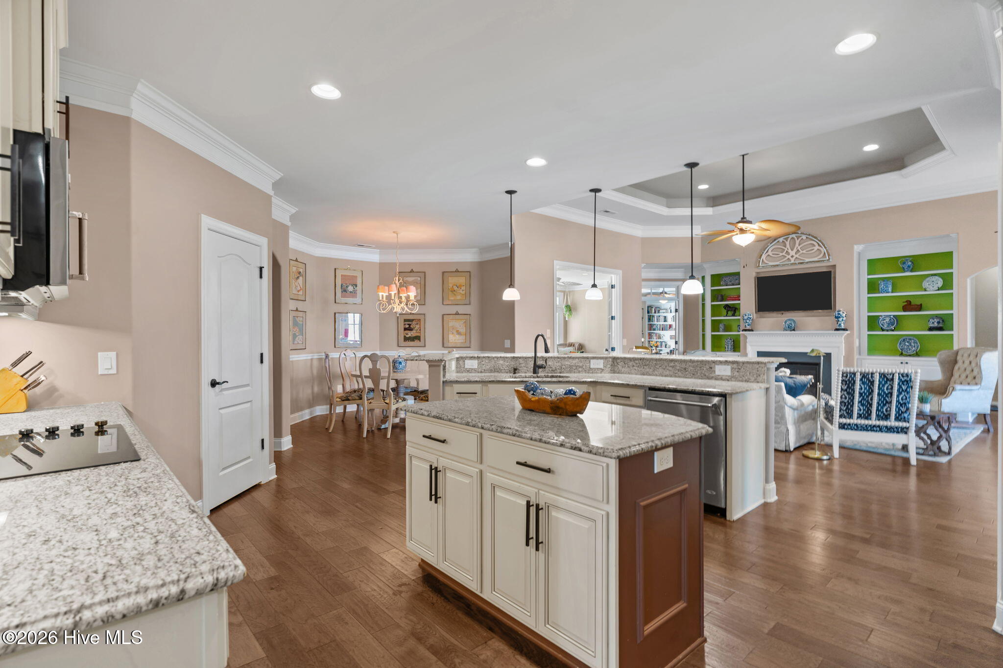 100561324 | Photo 11