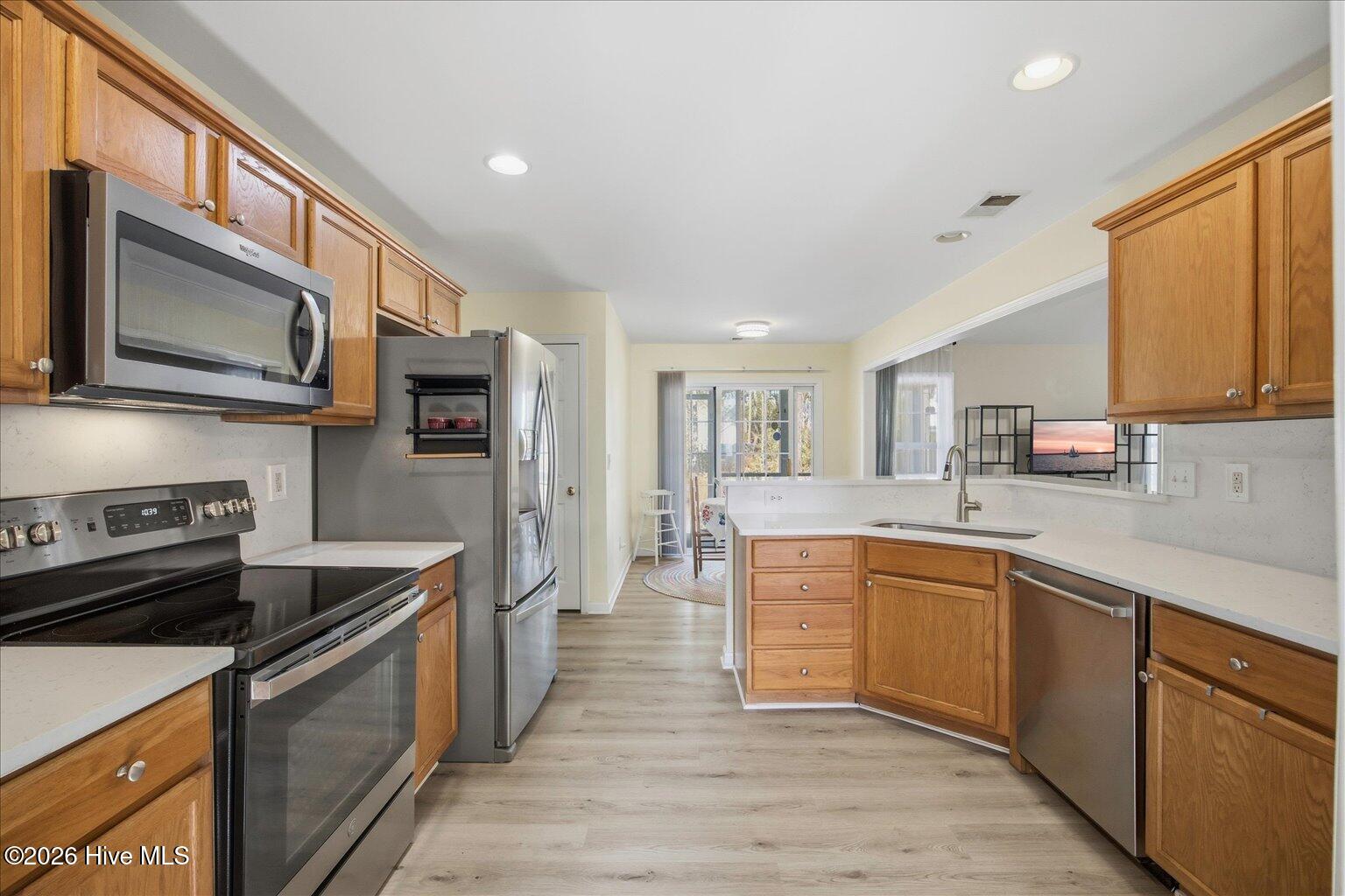 100558817 | Photo 16